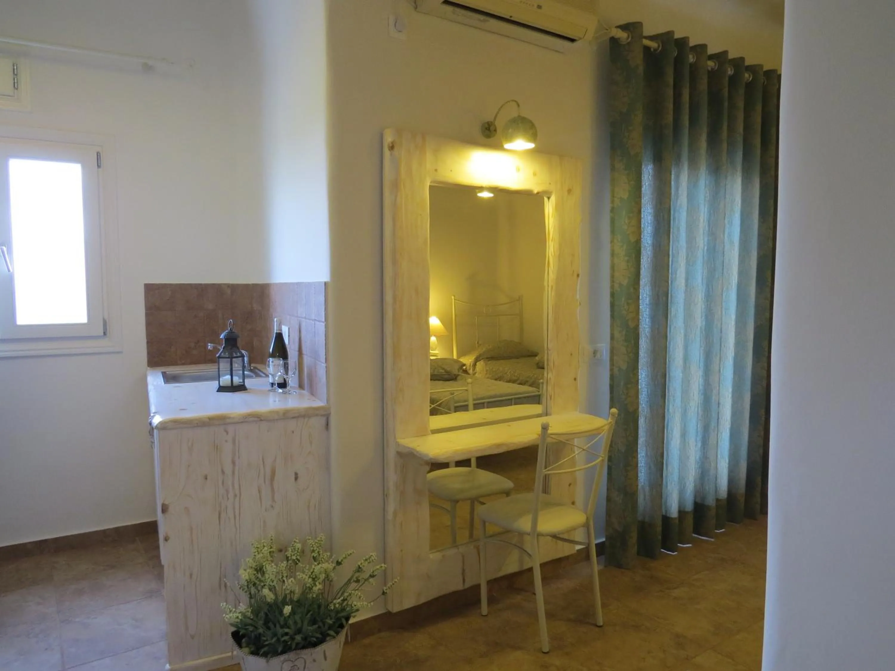 Kitchen or kitchenette in Villa Manos Hotel