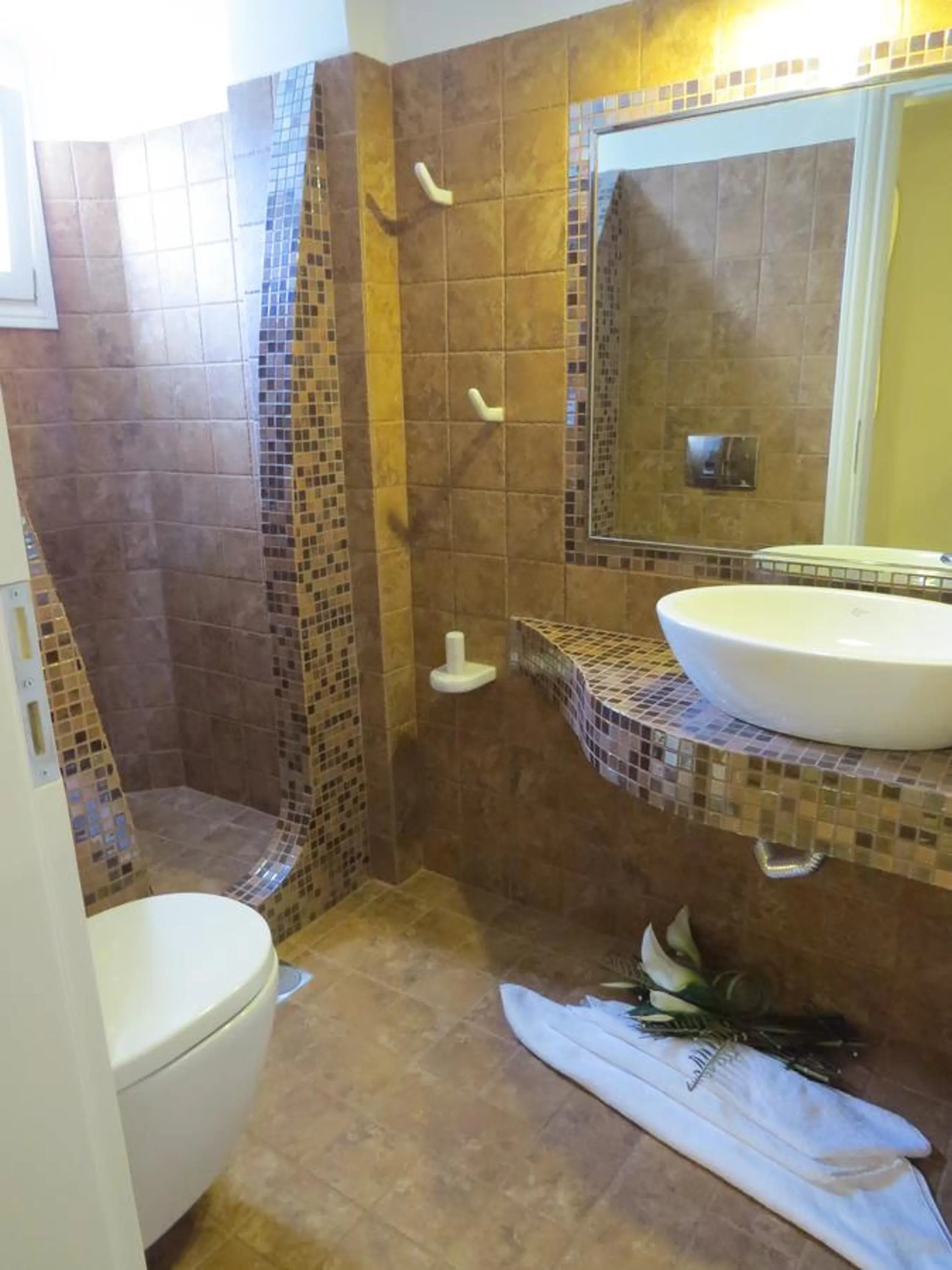 Bathroom in Villa Manos Hotel