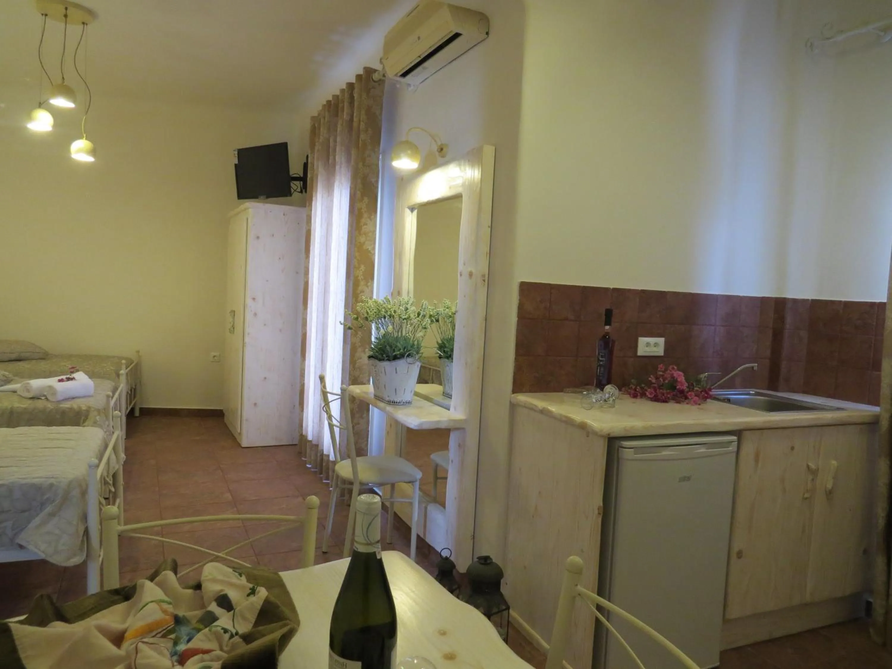 Bed in Villa Manos Hotel