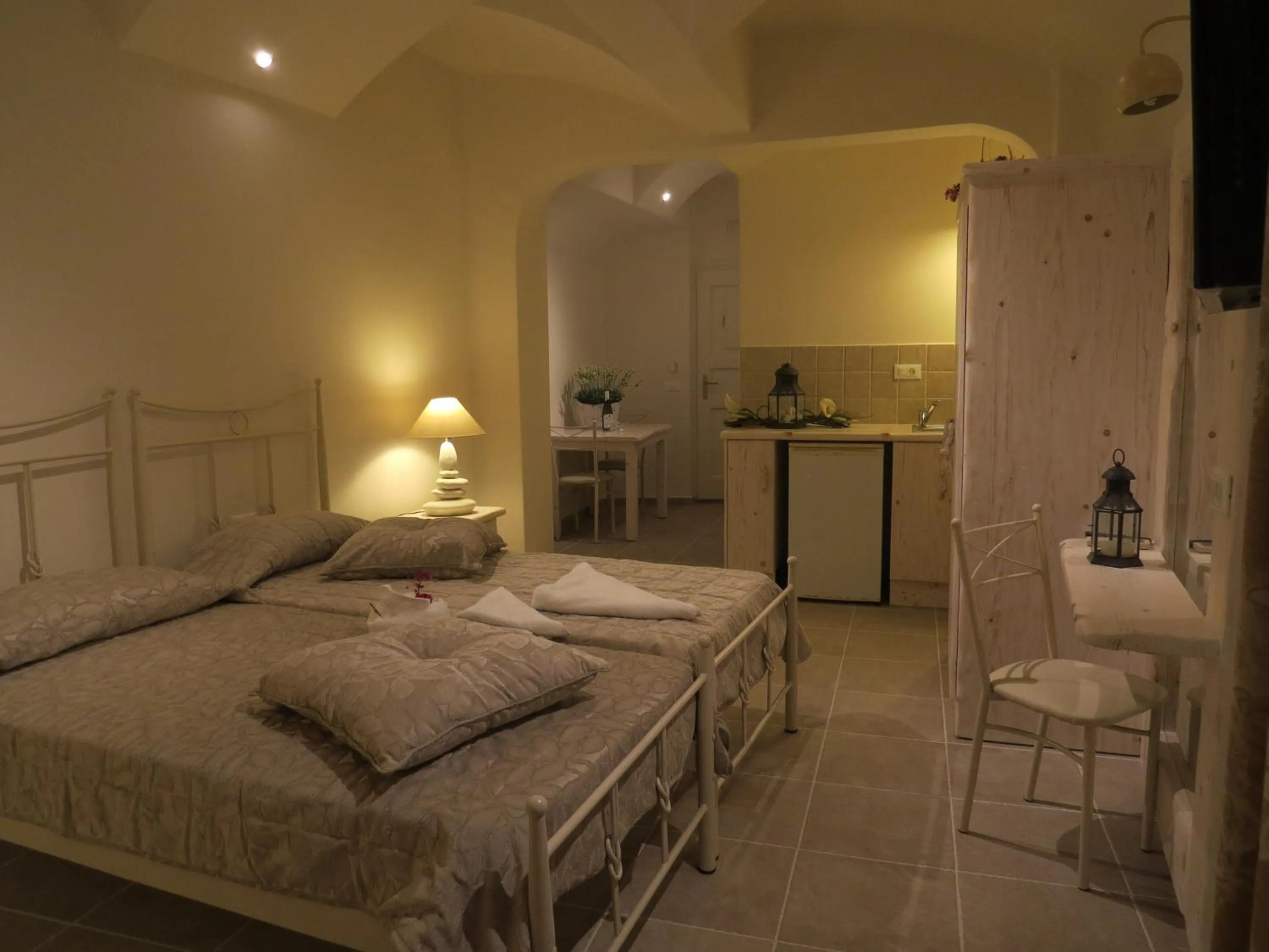 Bed in Villa Manos Hotel