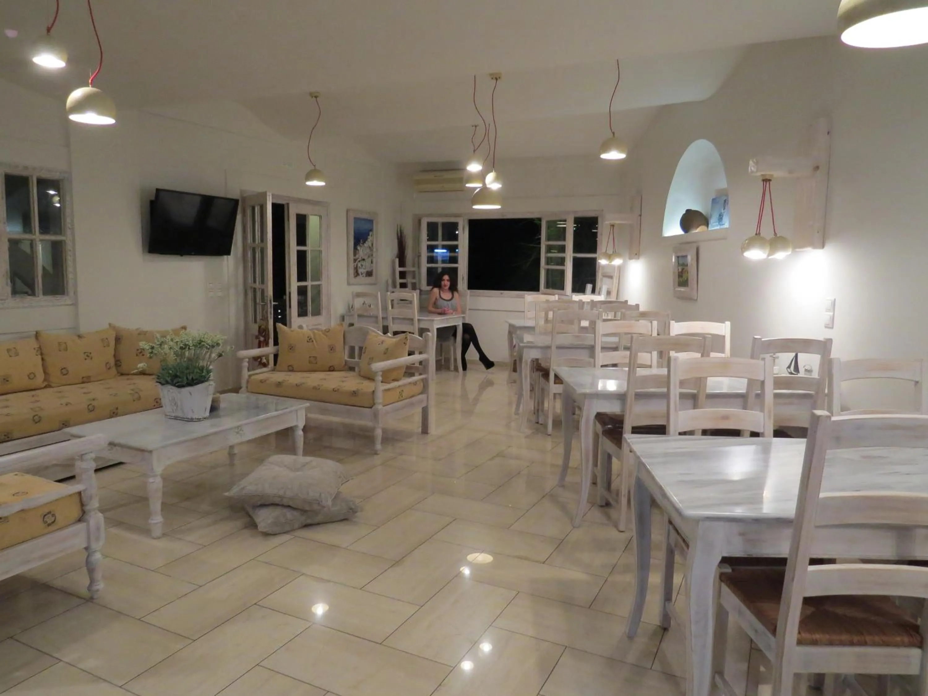 Lounge or bar in Villa Manos Hotel