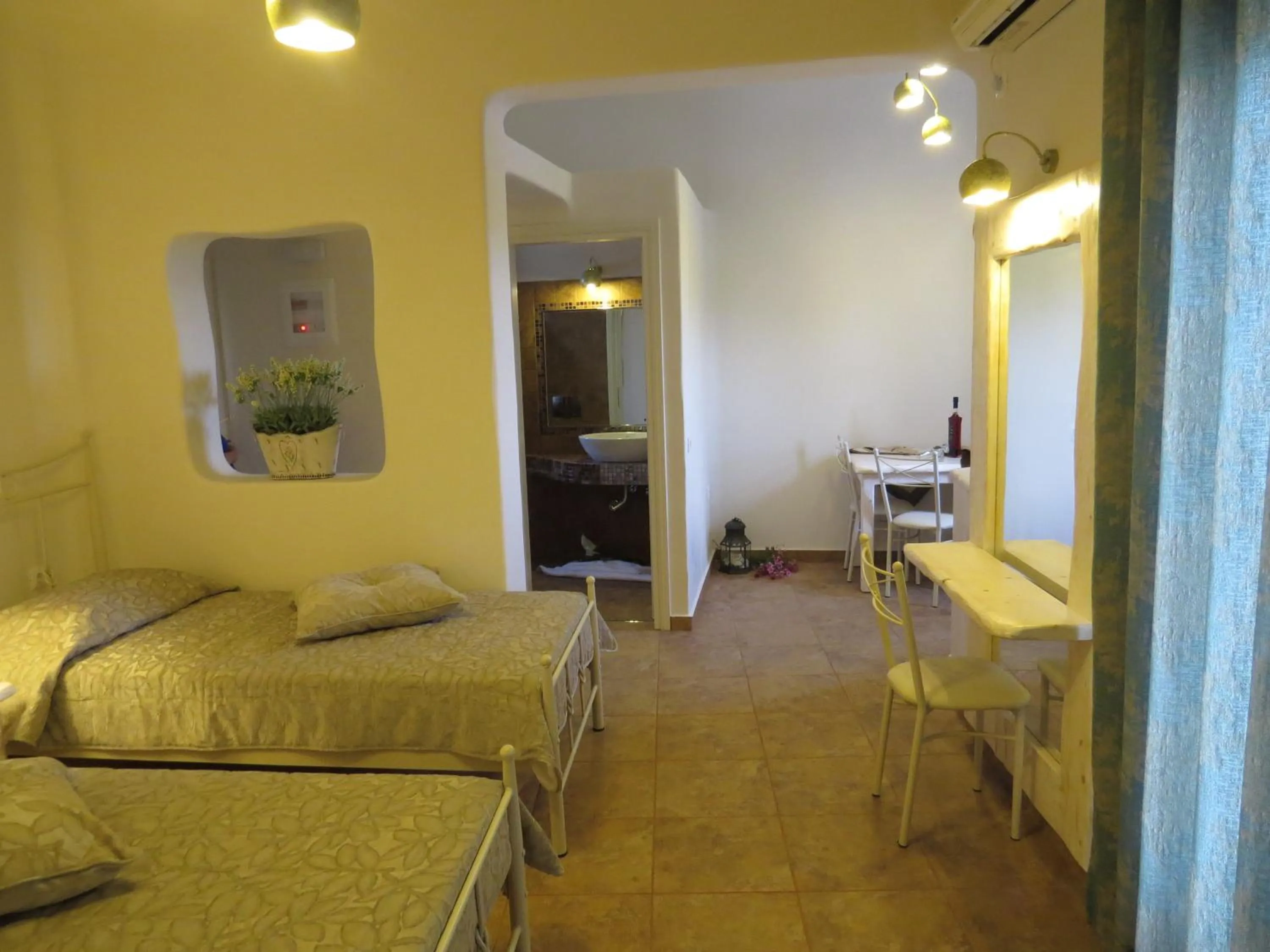 Bed in Villa Manos Hotel