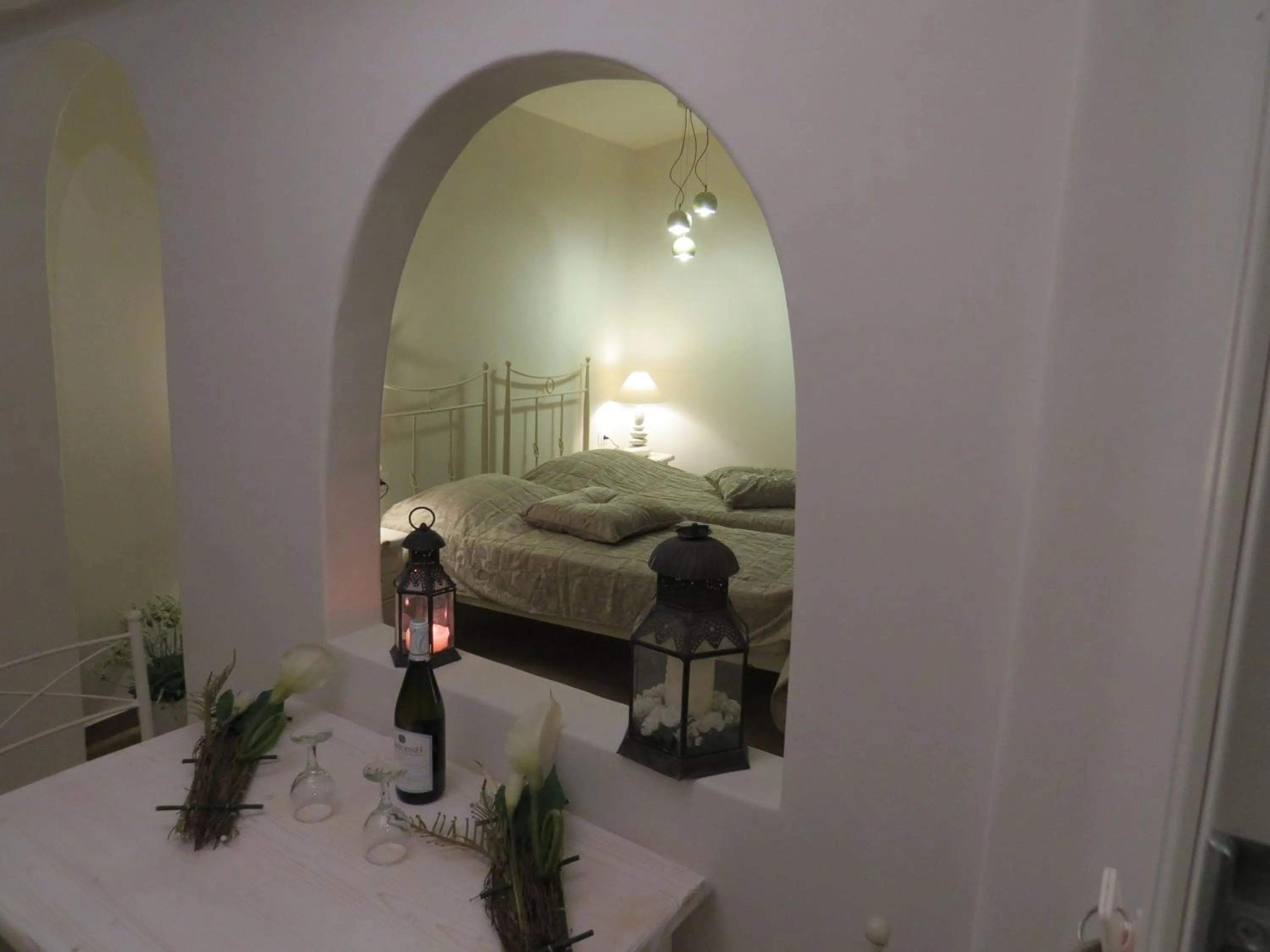 Bed in Villa Manos Hotel