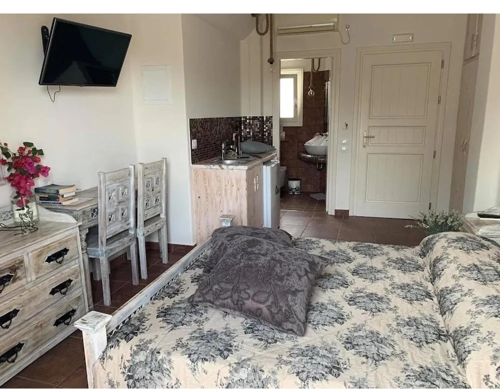 Bed in Villa Manos Hotel