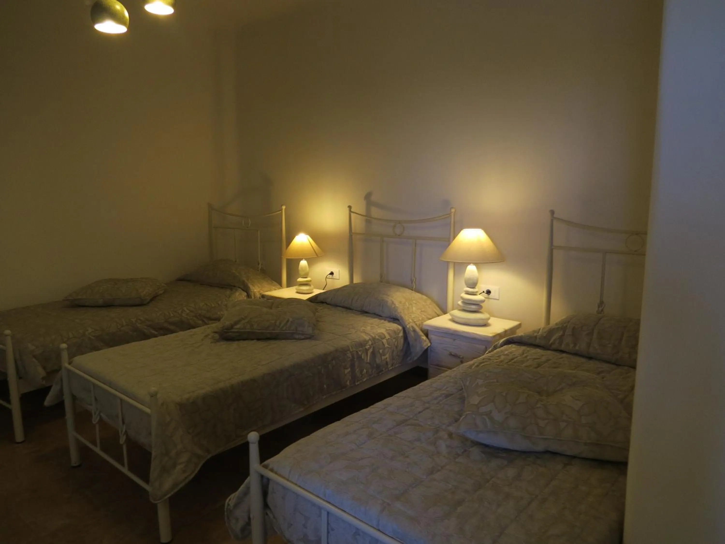 Bed in Villa Manos Hotel