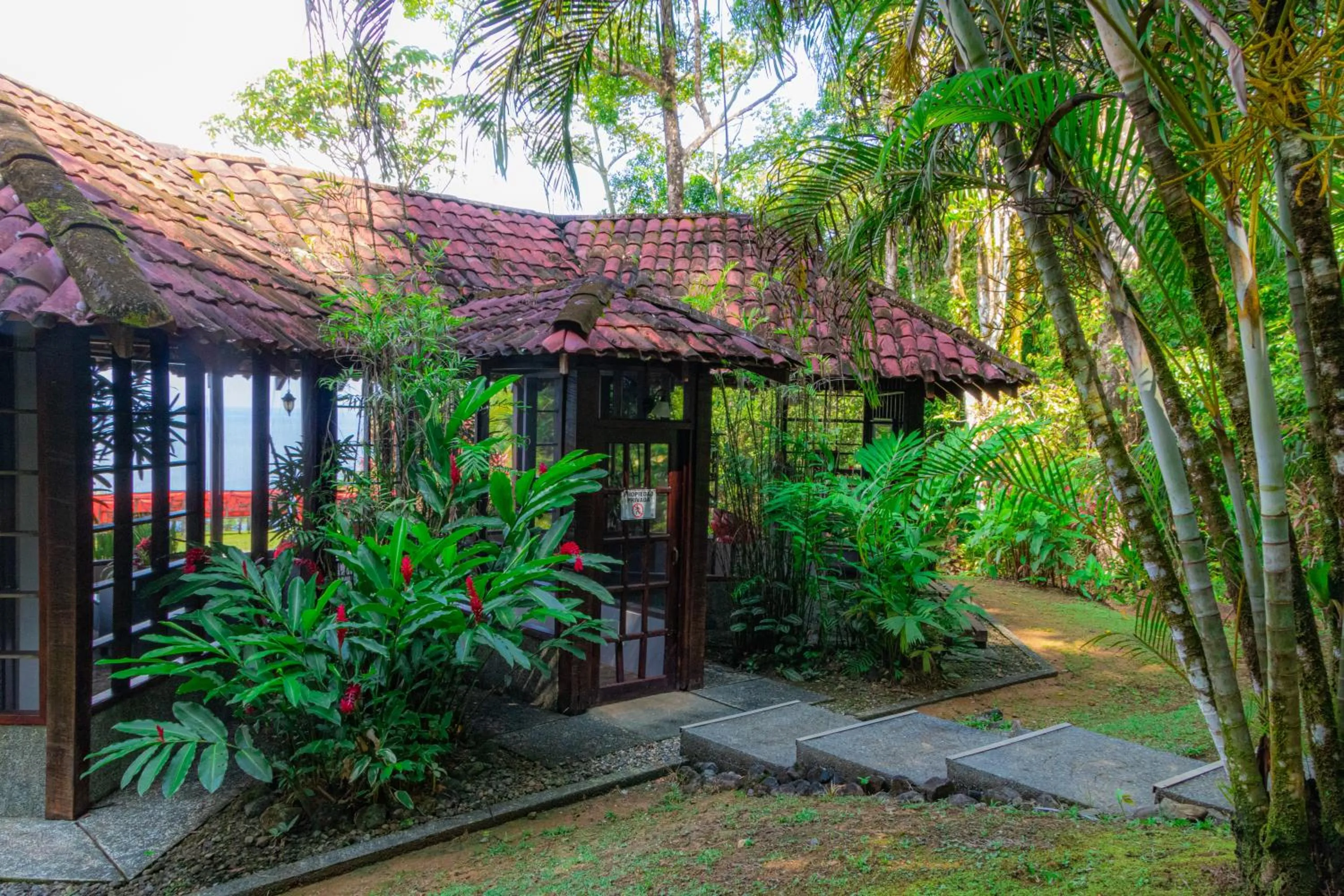 Property building in Corcovado Wilderness Lodge by SCP