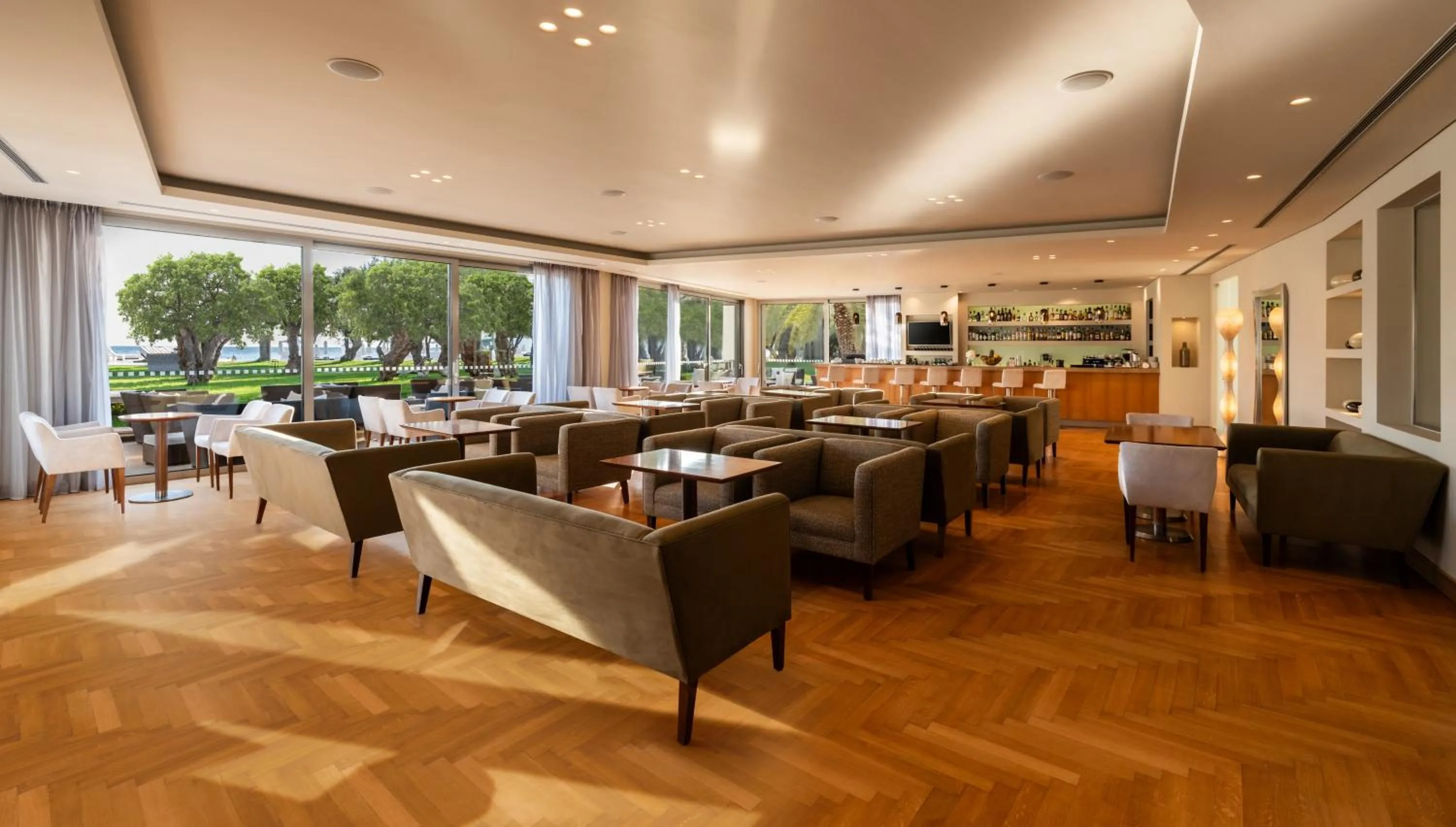 Lounge or bar in Plaza Resort