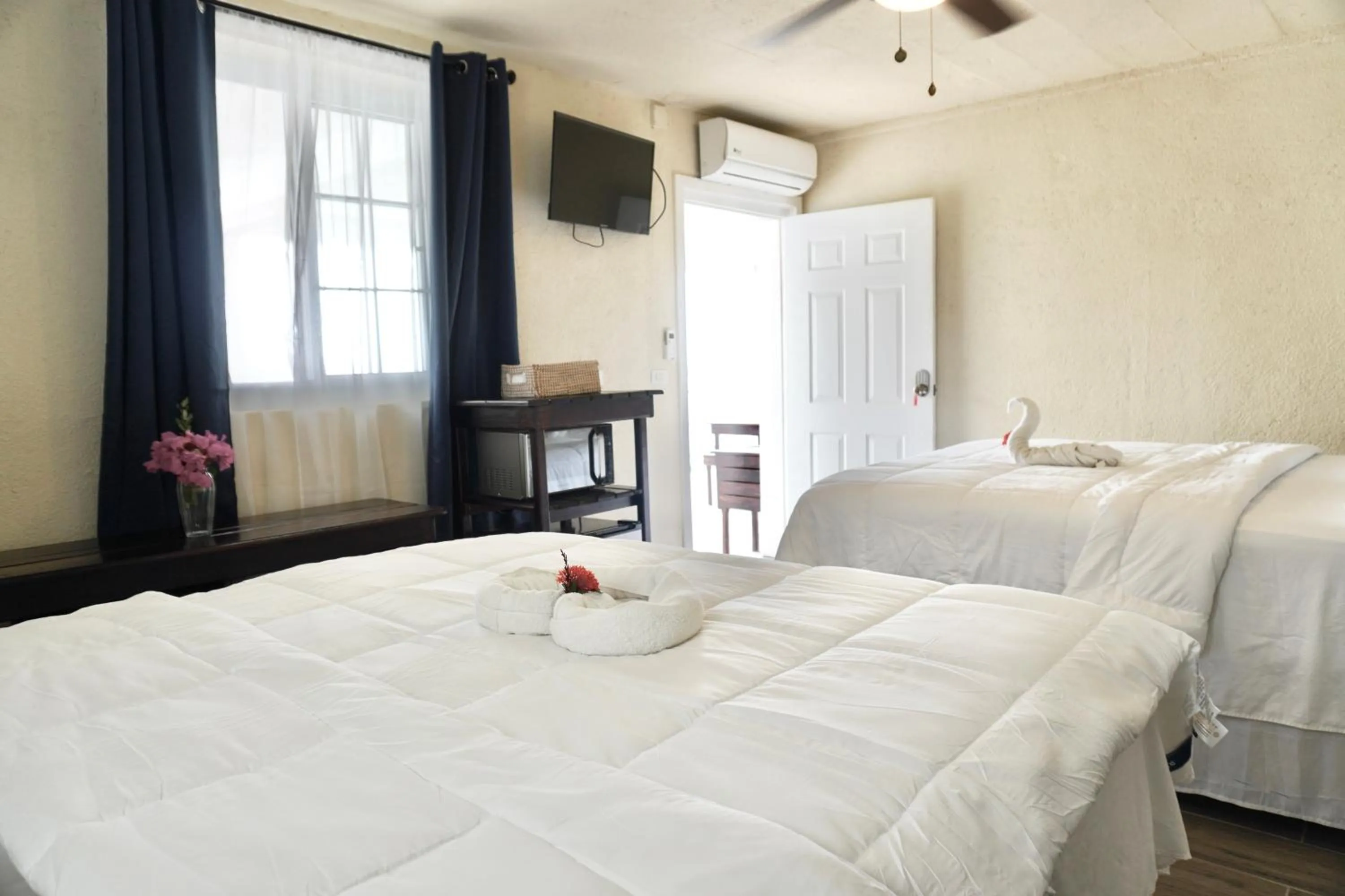 Bedroom, Bed in Ocean View Hotel and Restaurant