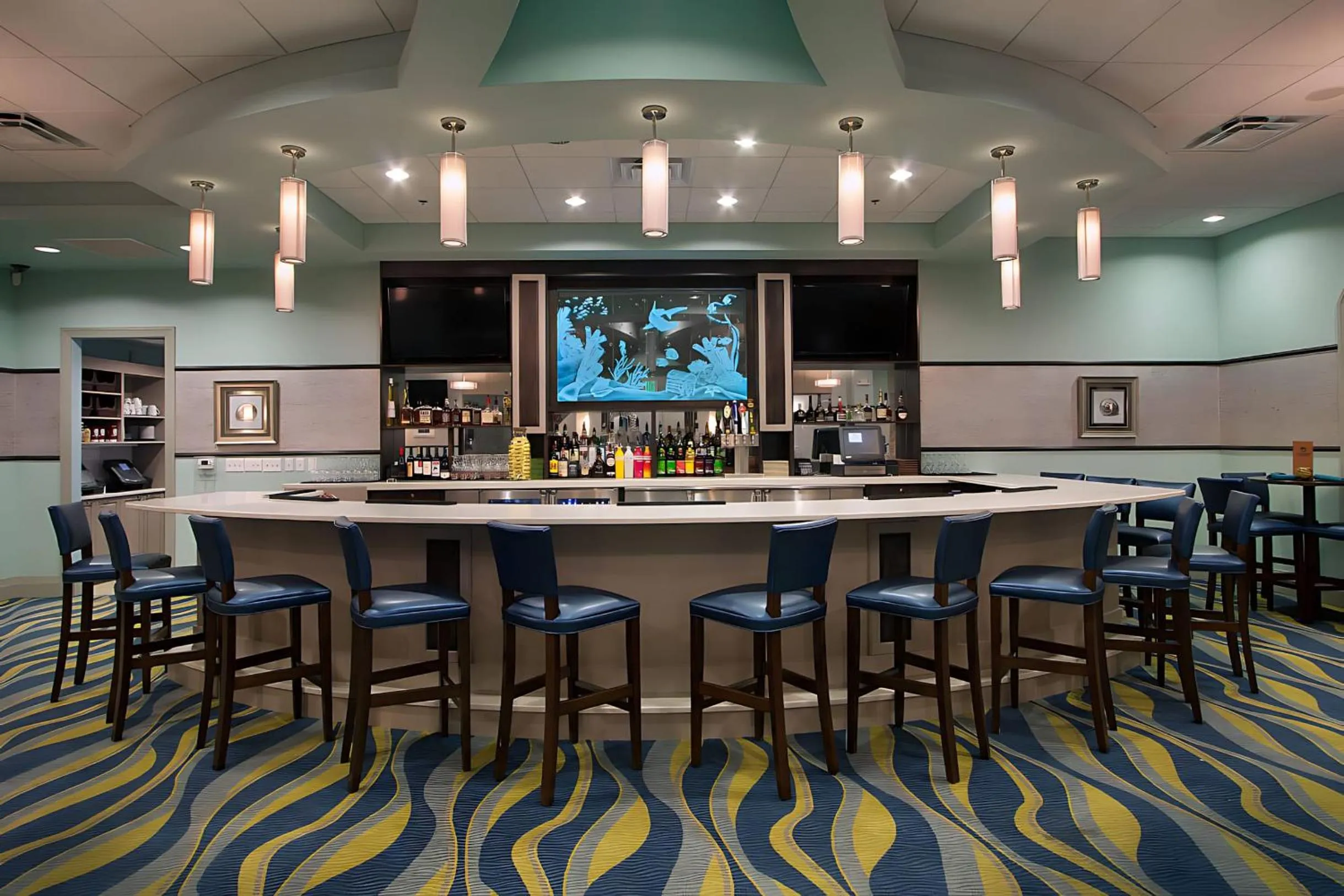 Lounge or bar in Stunning 8BR Home with BBQ Pool and Theater