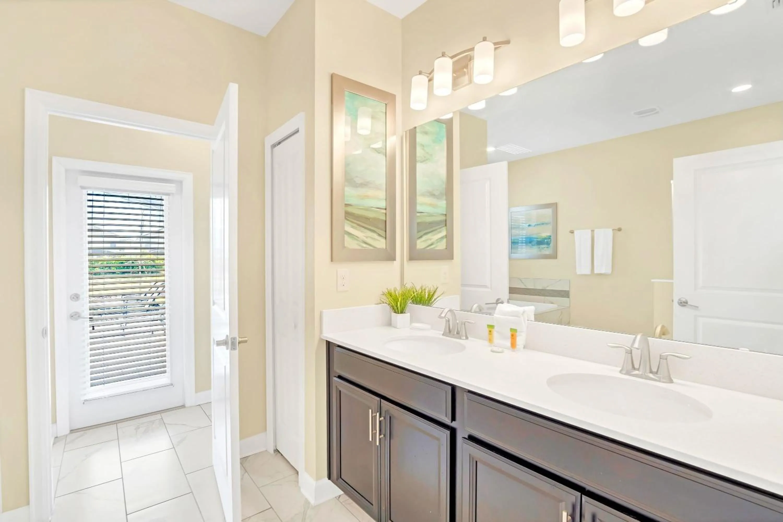Bathroom in Stunning 8BR Home with BBQ Pool and Theater