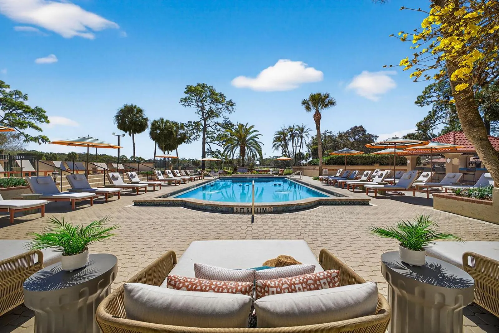 Swimming pool in Mission Resort and Club
