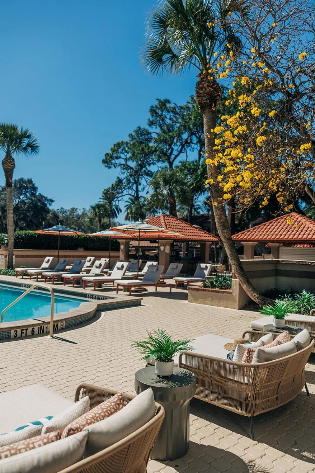 Swimming pool in Mission Resort and Club