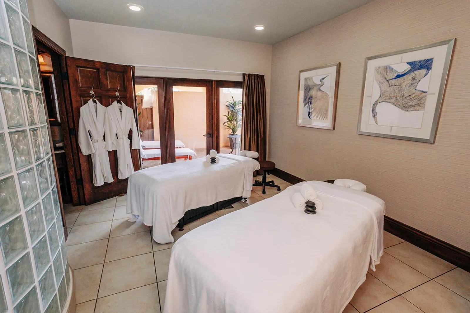 Spa and wellness centre/facilities, Bed in Mission Resort and Club