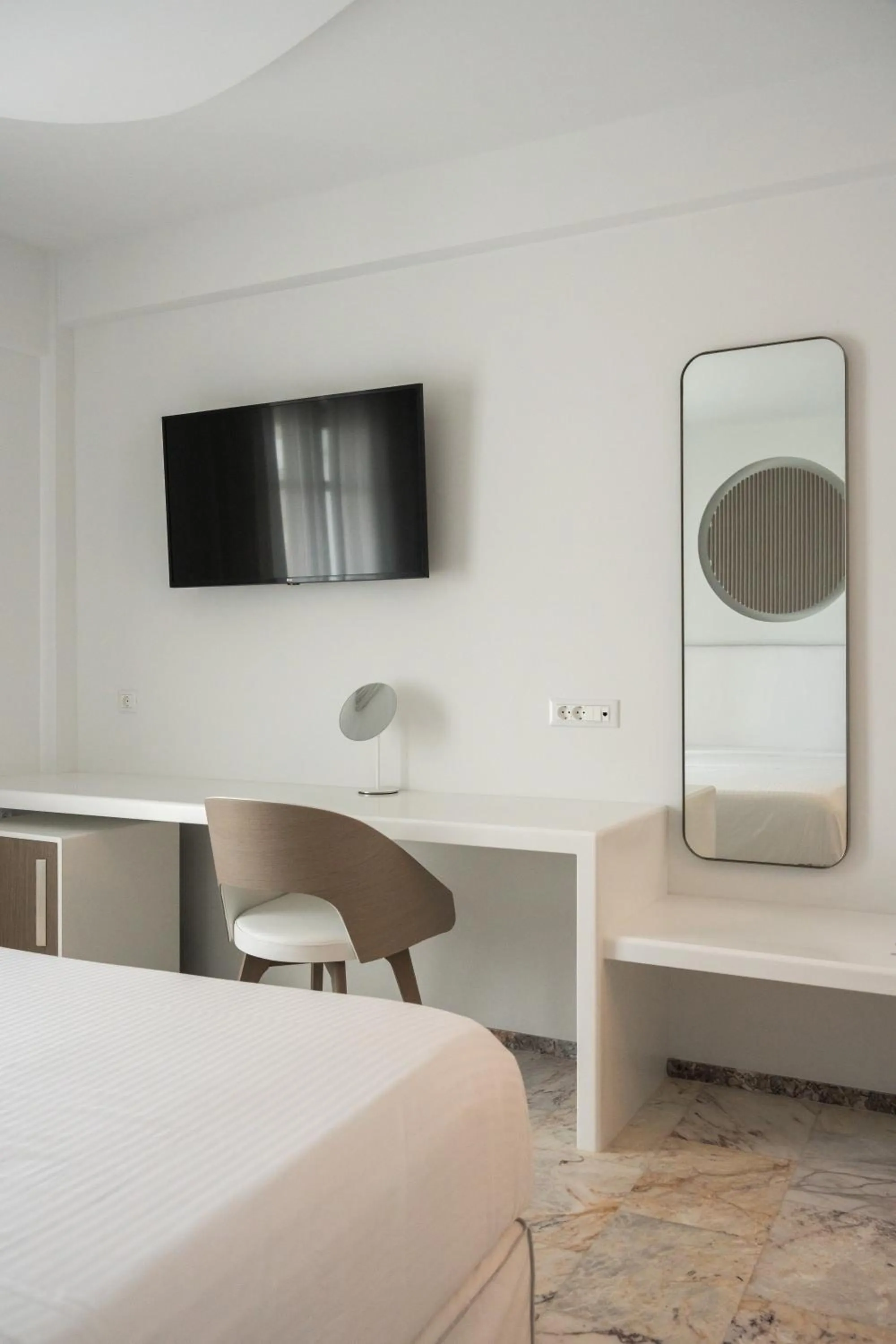 TV and multimedia in Tzanis Resort Skyros