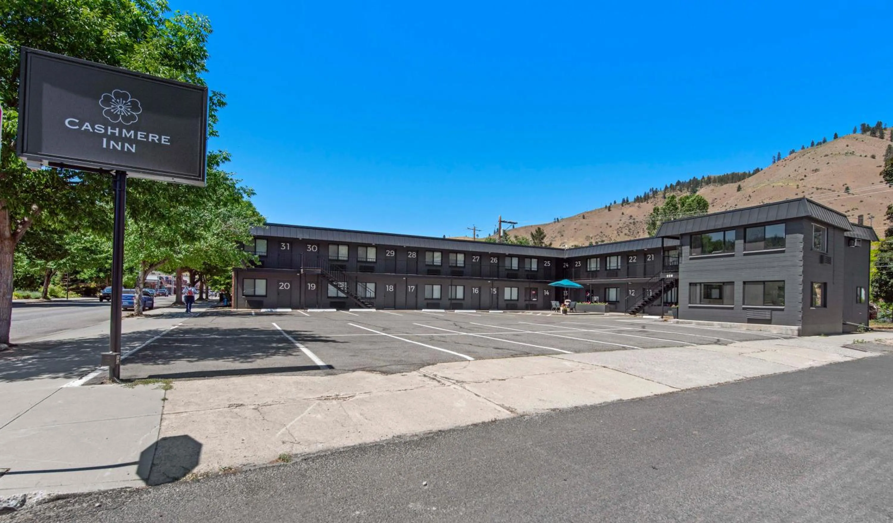 Property building in Cashmere Inn