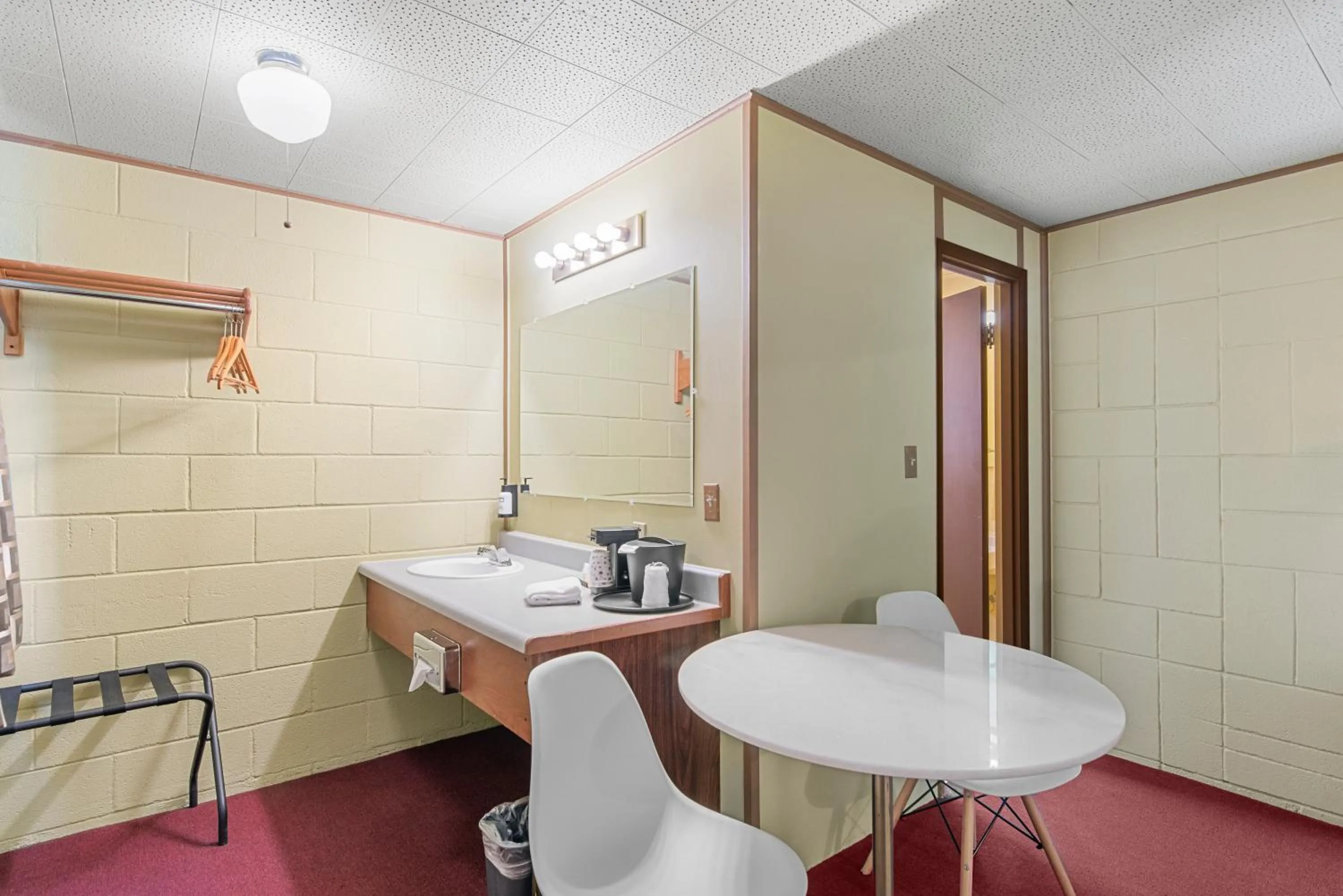 Dining area in Cashmere Inn