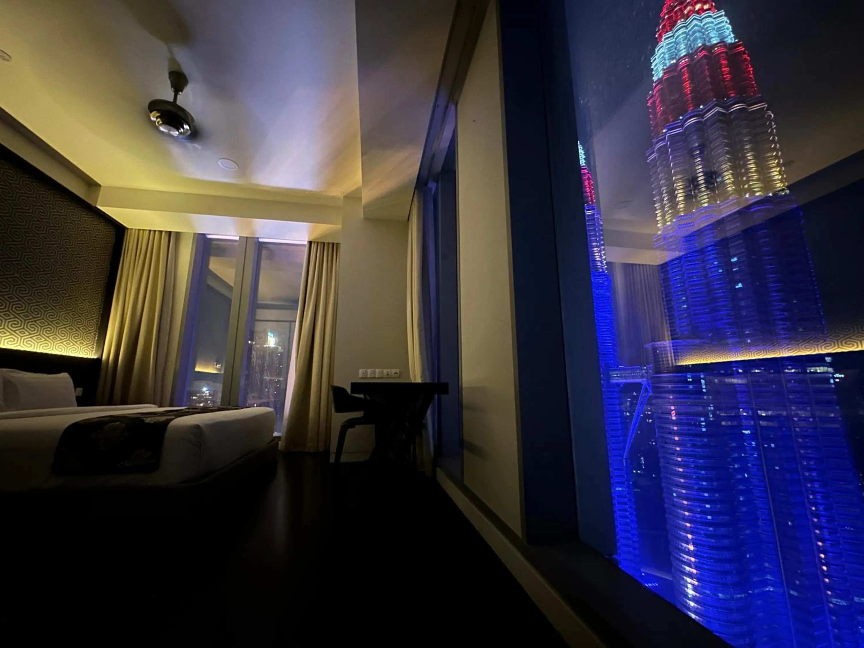 Bed in Tropicana The Residence Klcc By Sky World