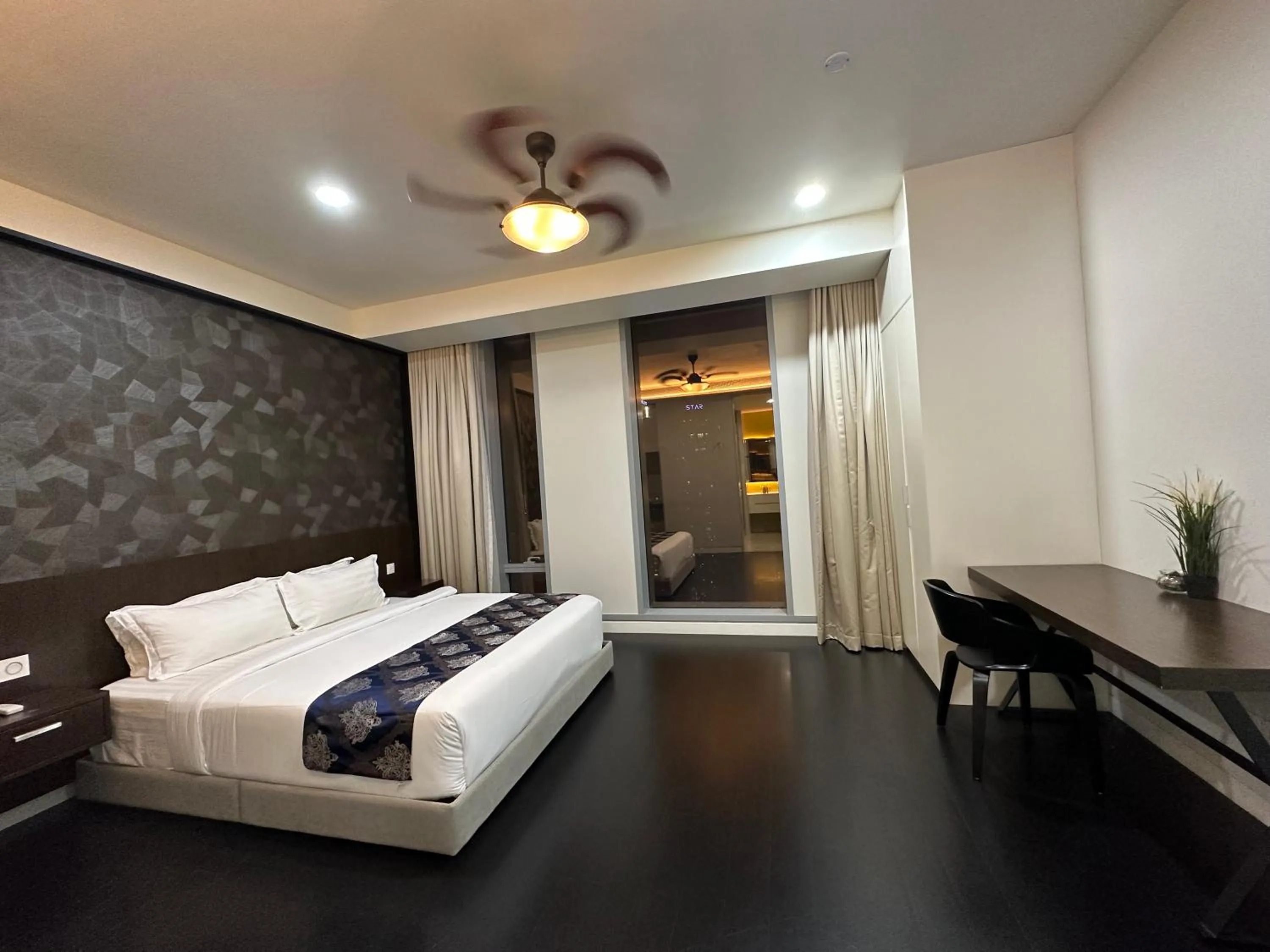 Bed in Tropicana The Residence Klcc By Sky World