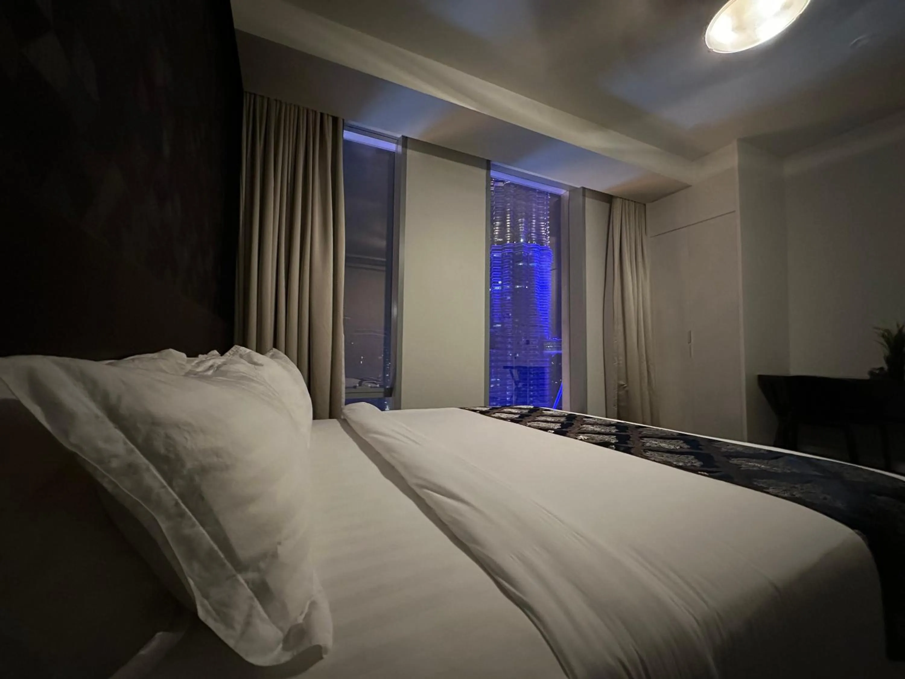 Bed in Tropicana The Residence Klcc By Sky World