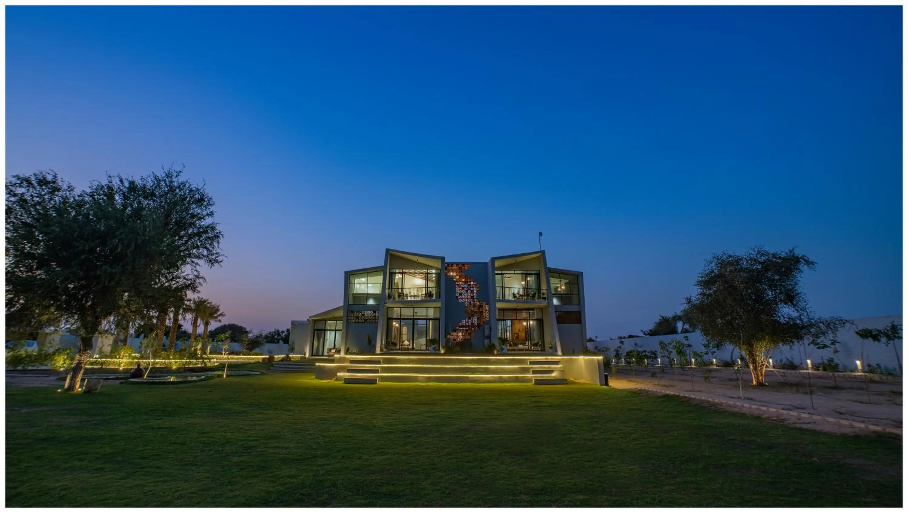 Property building in Casa Concreto- 5-Bedroom Luxury Villa with all weather Pool