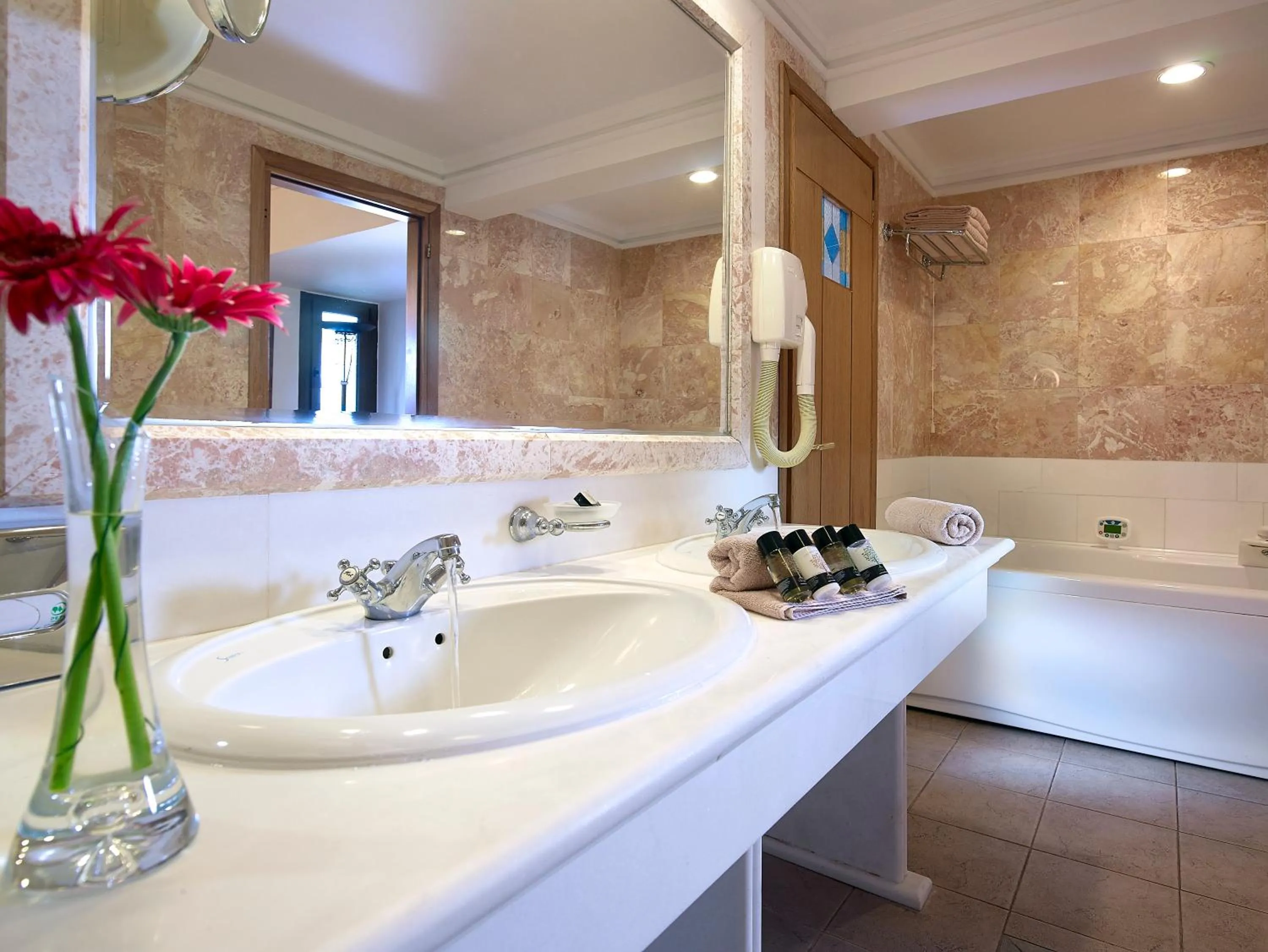 Bathroom in Knossos Royal