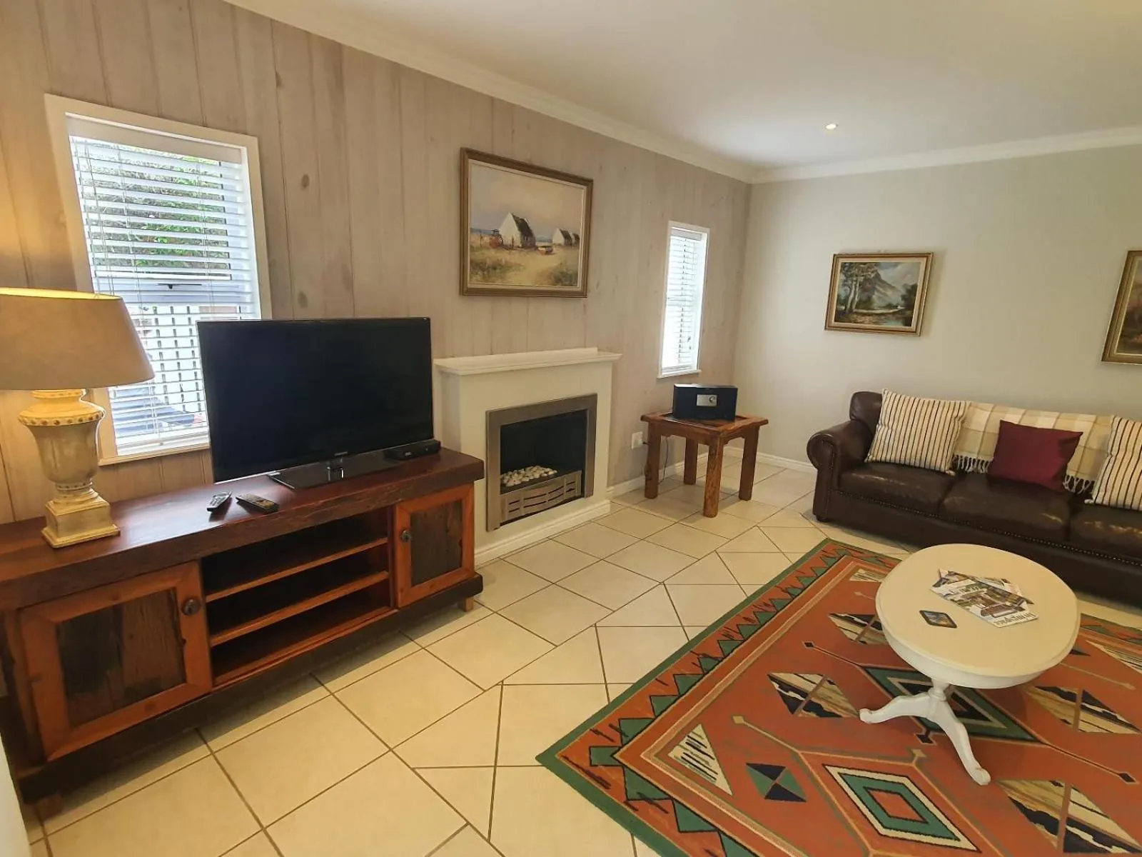 Communal lounge/ TV room in Knysna Self-catering Holiday Home