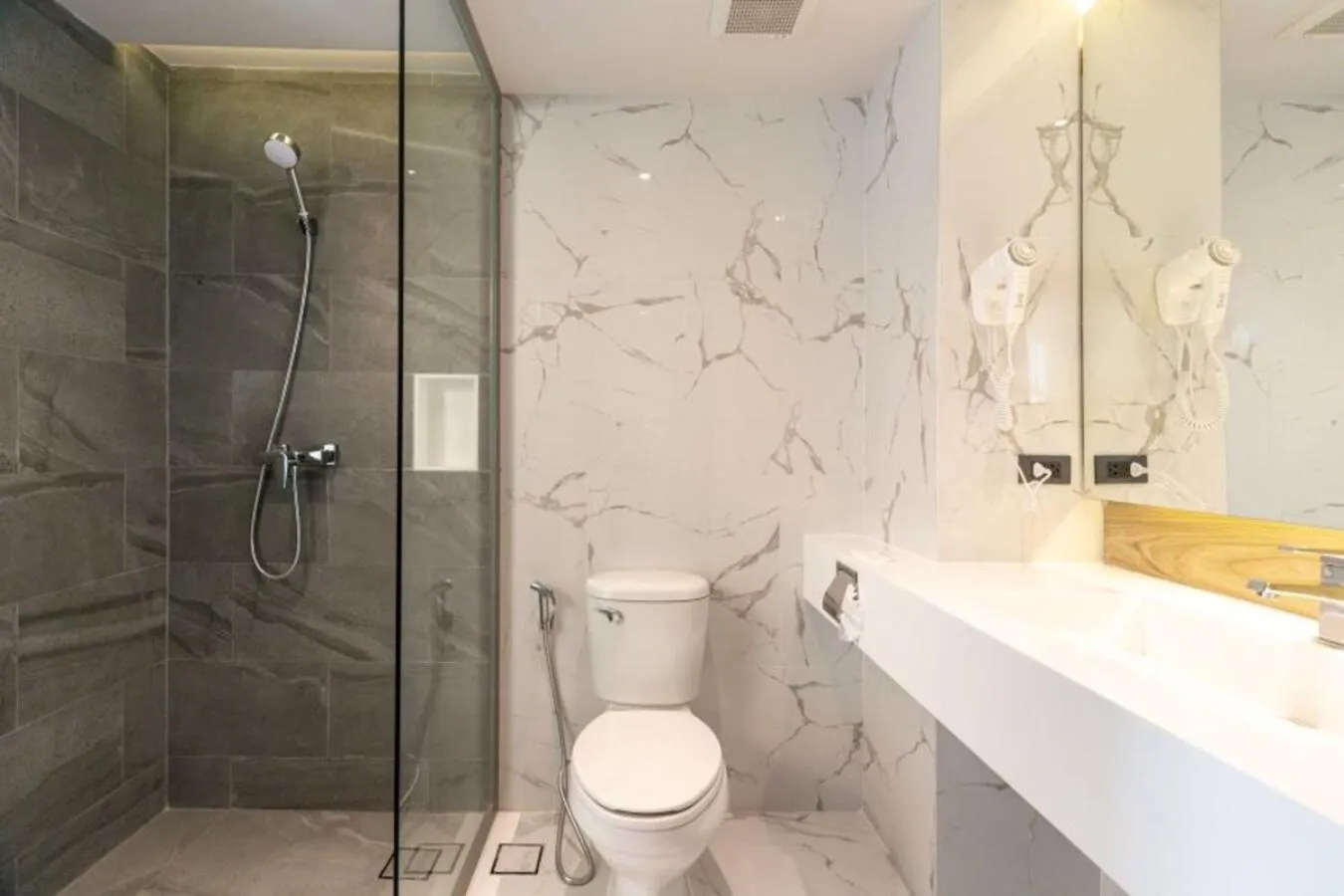 Toilet in Pure Eleven Hotel Bangkok