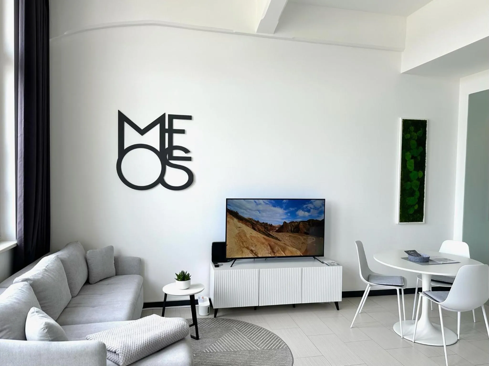 TV and multimedia in MEOS 1 -Zentrum-Balkon-Parkplatz-Gym-Uniklinik