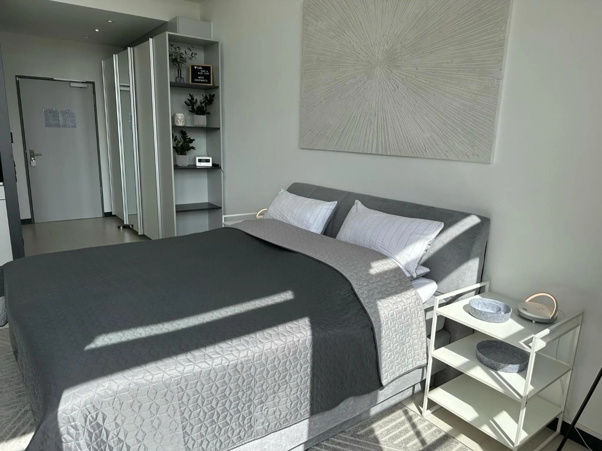 Living room, Bed in MEOS 1 -Zentrum-Balkon-Parkplatz-Gym-Uniklinik