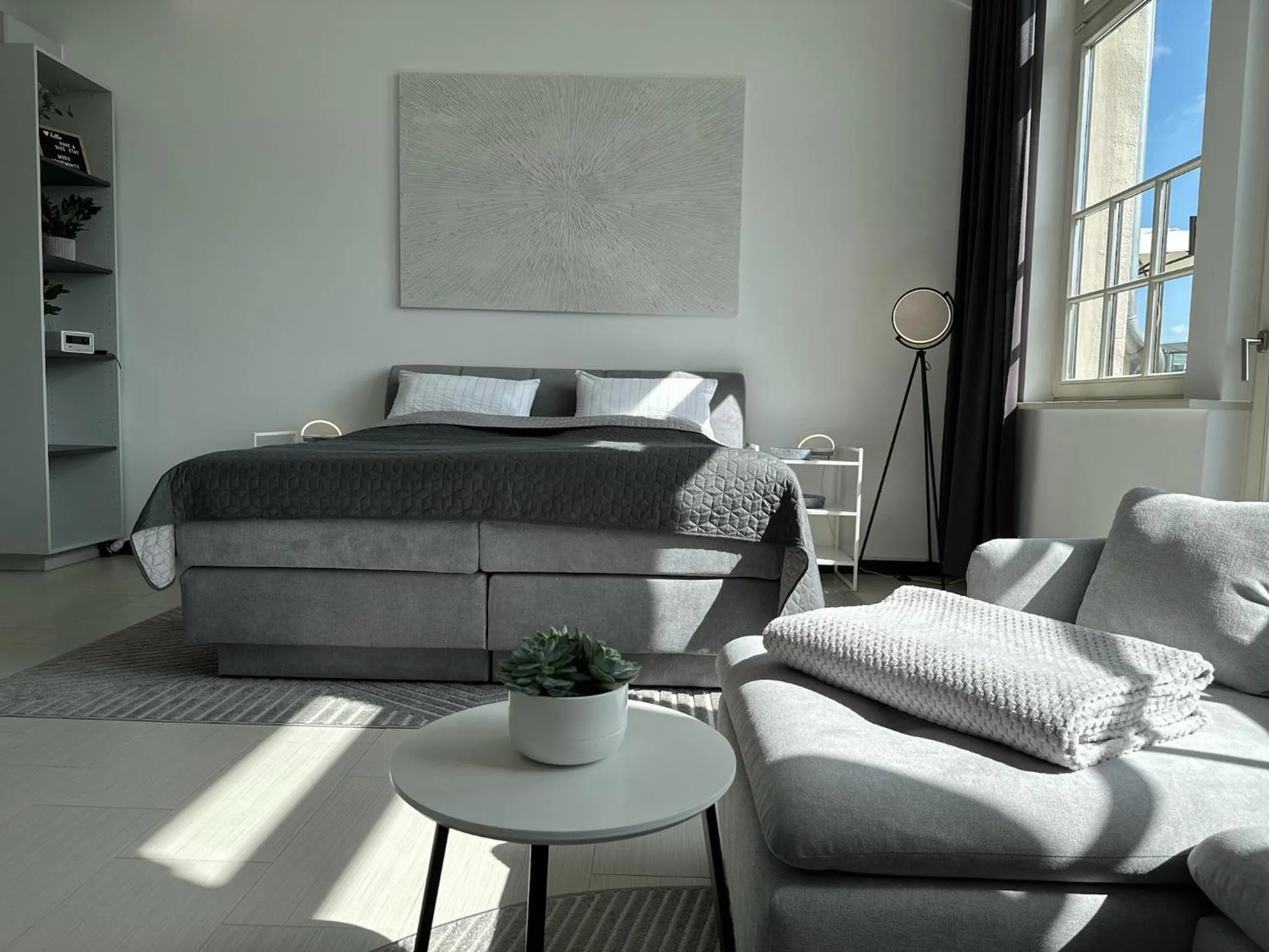 Living room, Bed in MEOS 1 -Zentrum-Balkon-Parkplatz-Gym-Uniklinik