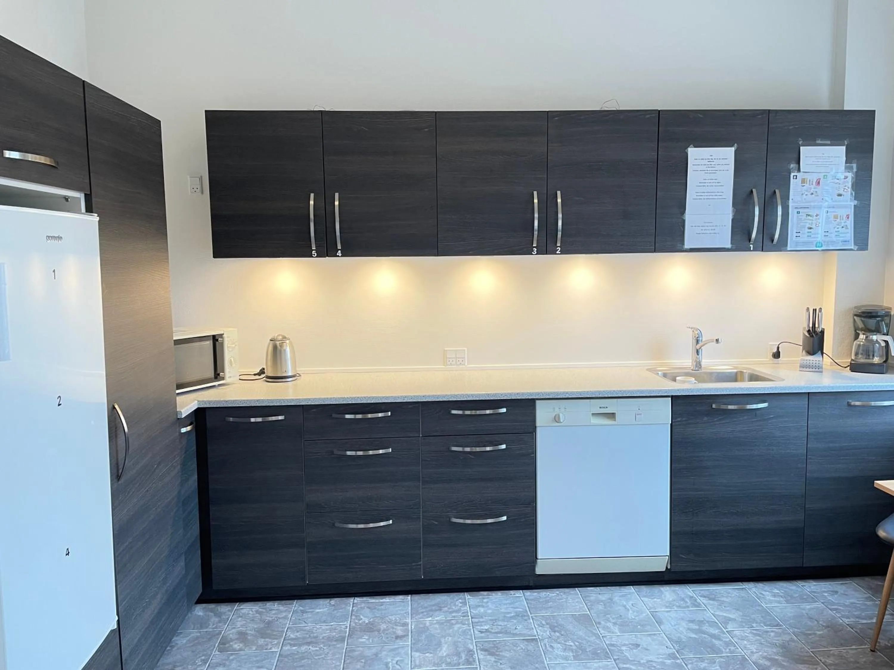 Kitchen or kitchenette in rooms for rent Andersen Invest