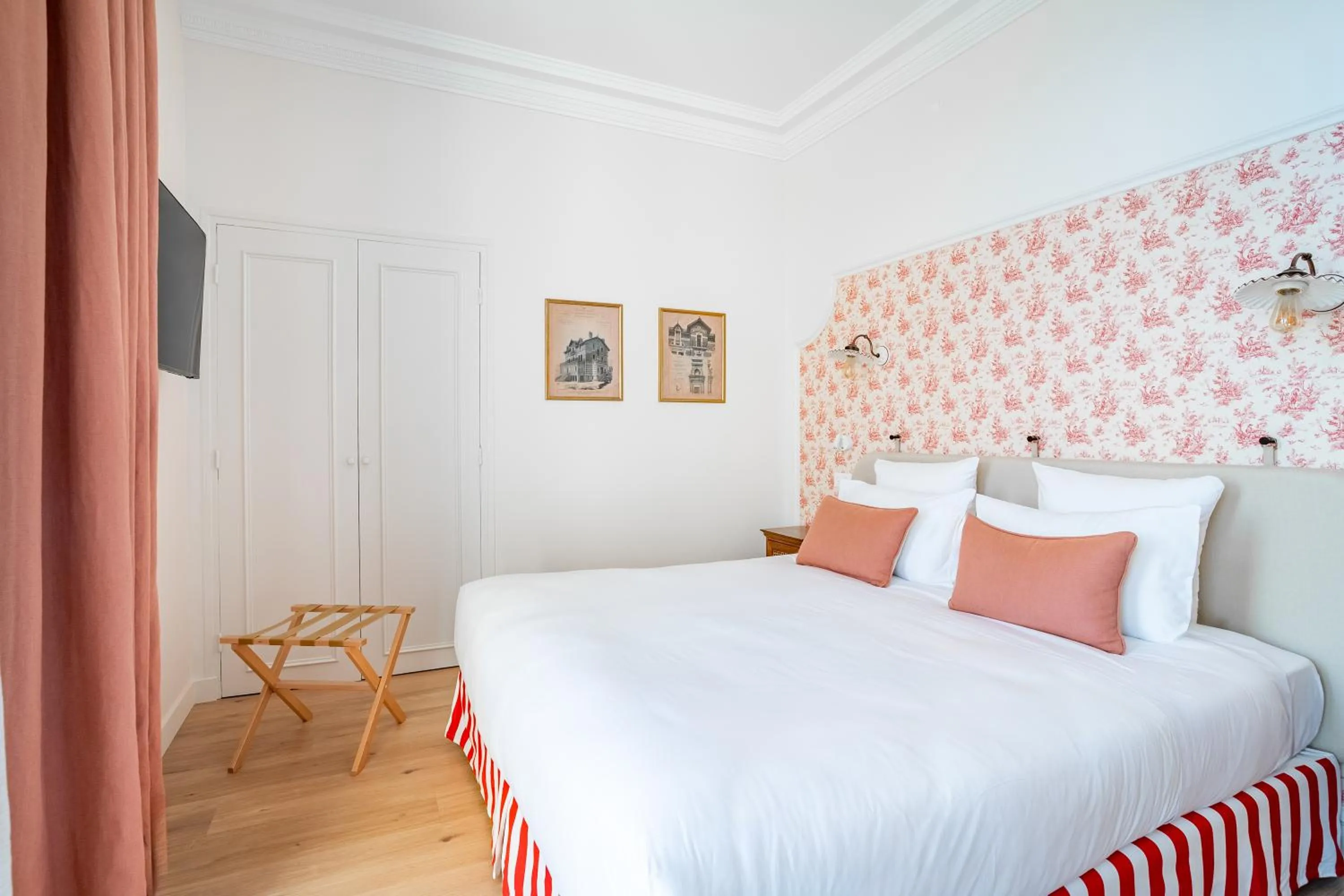 Bed in Villa Camille Hotel & Spa