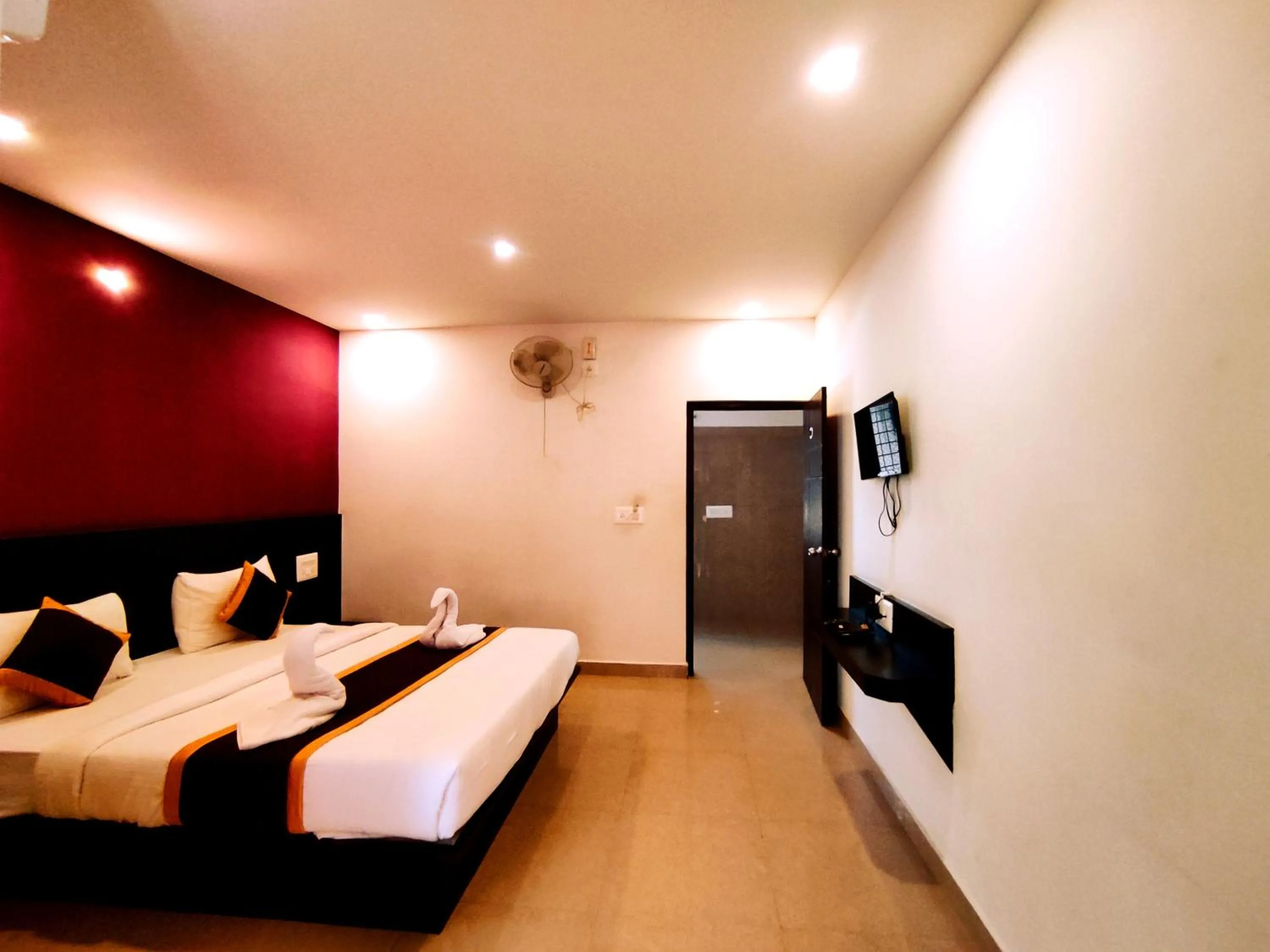 TV and multimedia, Bed in Yuvraj Galaxy Inn