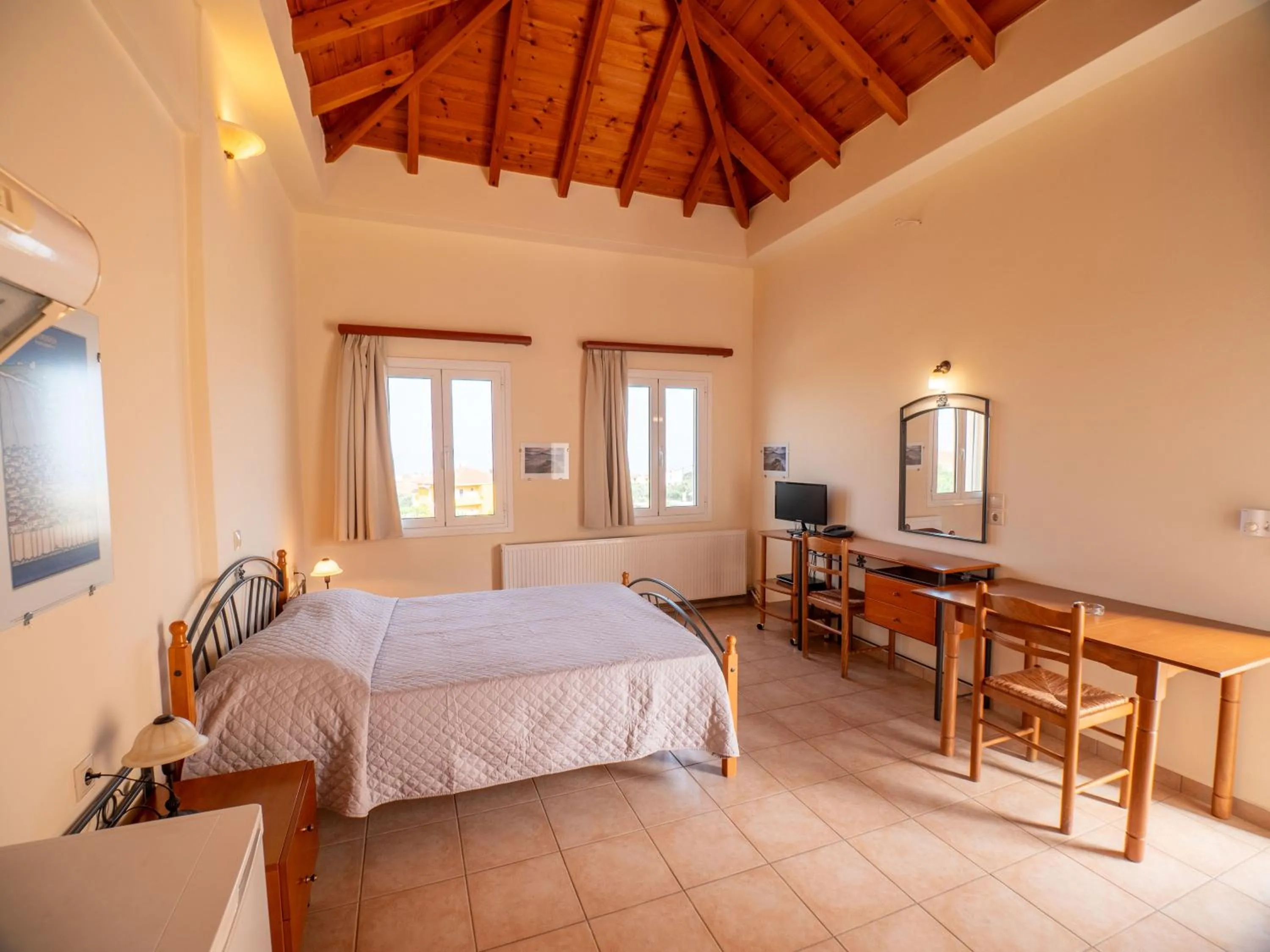 Bed in Apartments Hotel & Studios, Xifoupolis