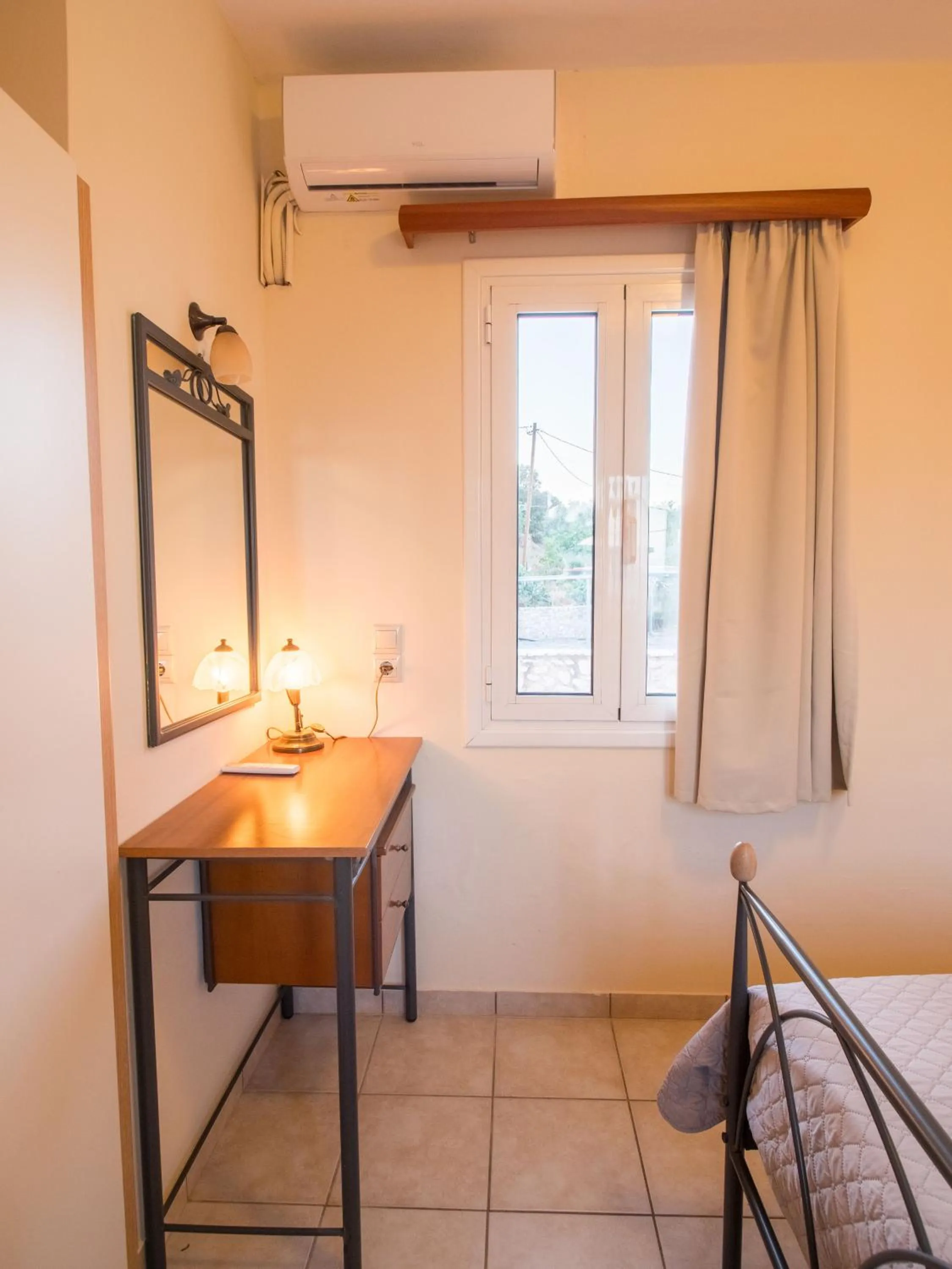 Bed in Apartments Hotel & Studios, Xifoupolis