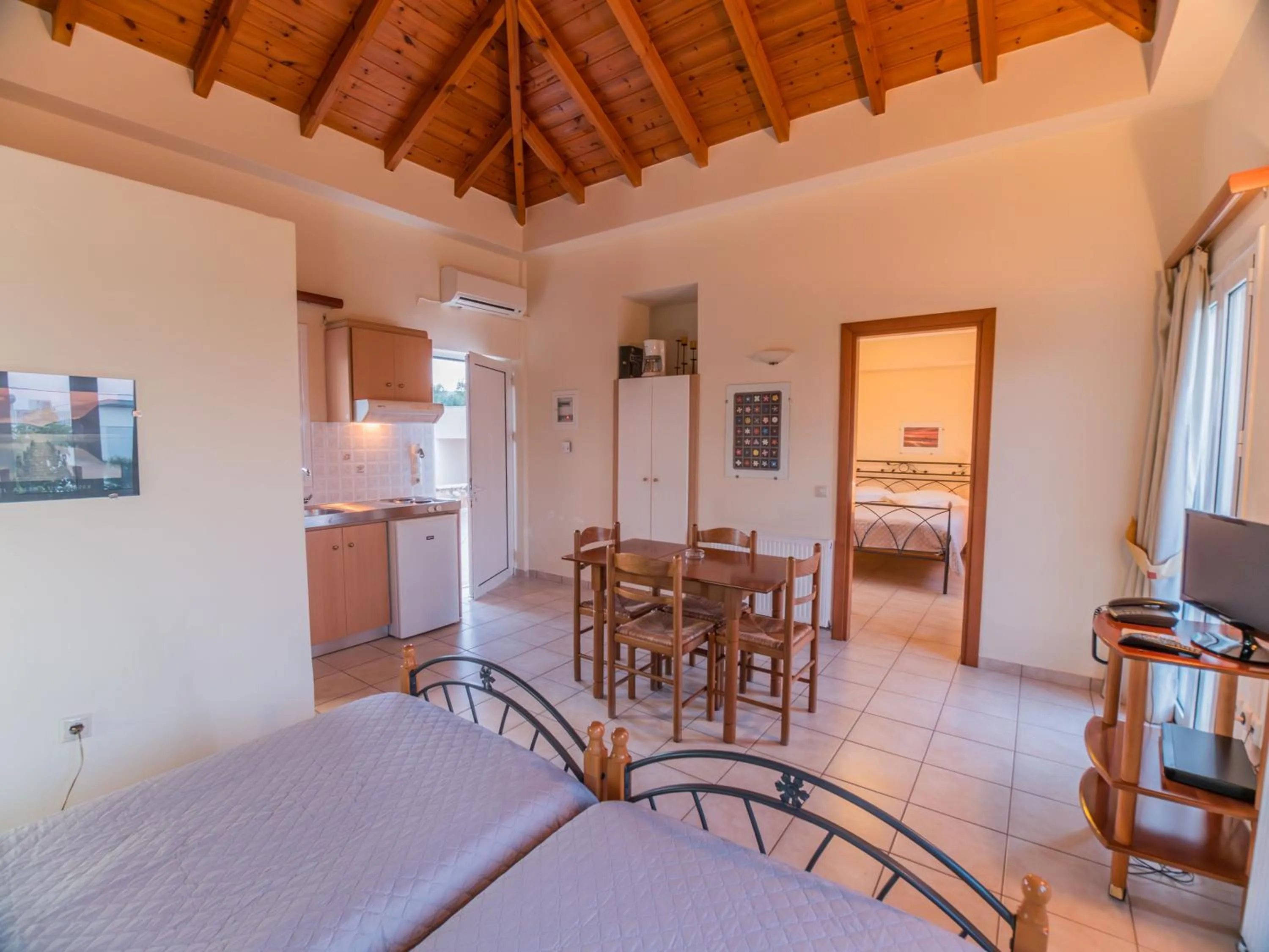 Bed in Apartments Hotel & Studios, Xifoupolis