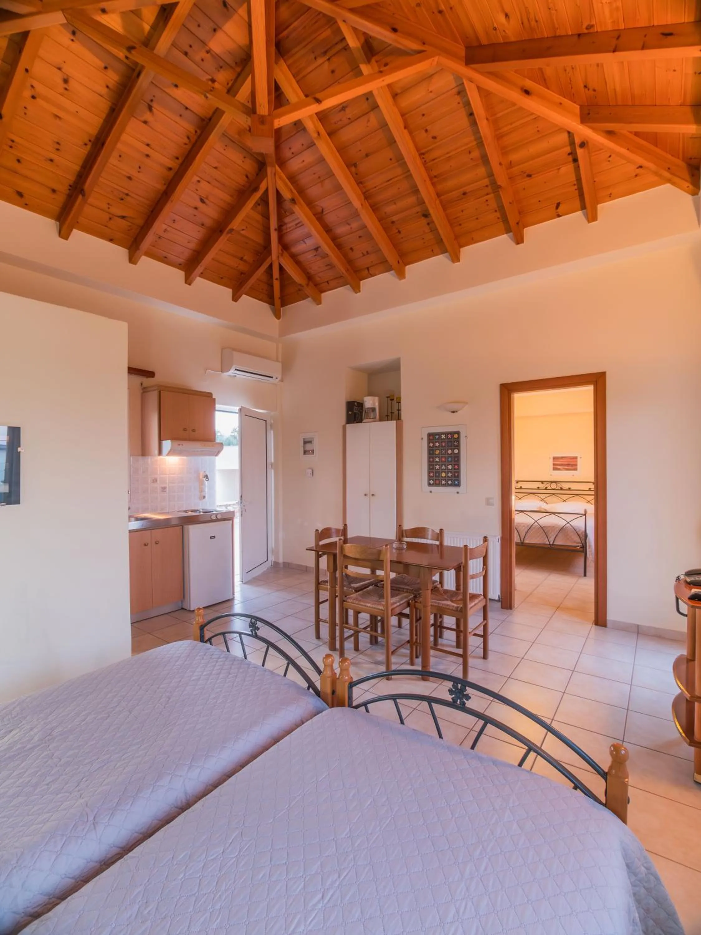 Bed in Apartments Hotel & Studios, Xifoupolis