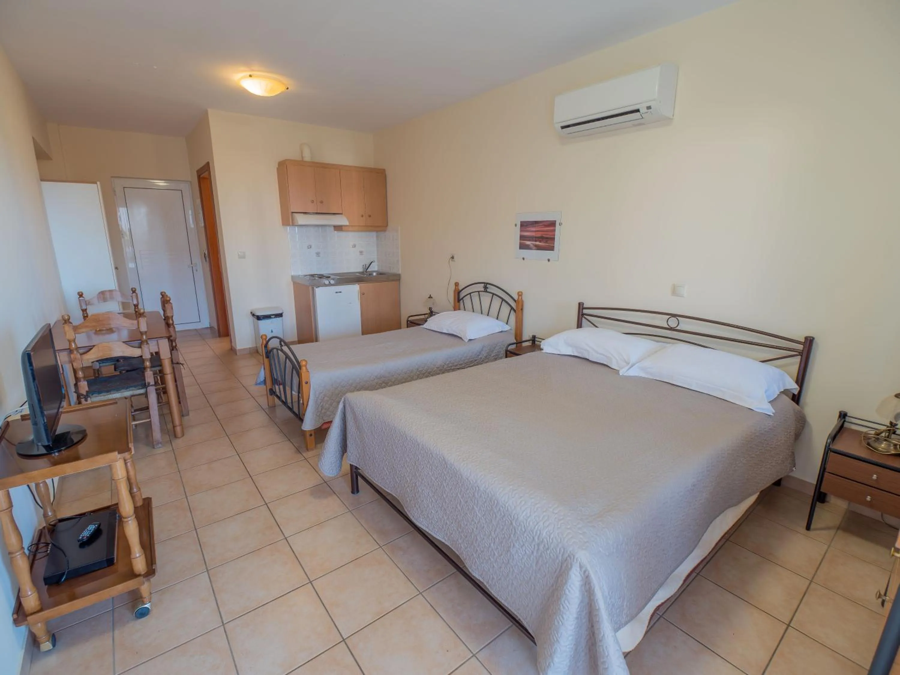 Bed in Apartments Hotel & Studios, Xifoupolis