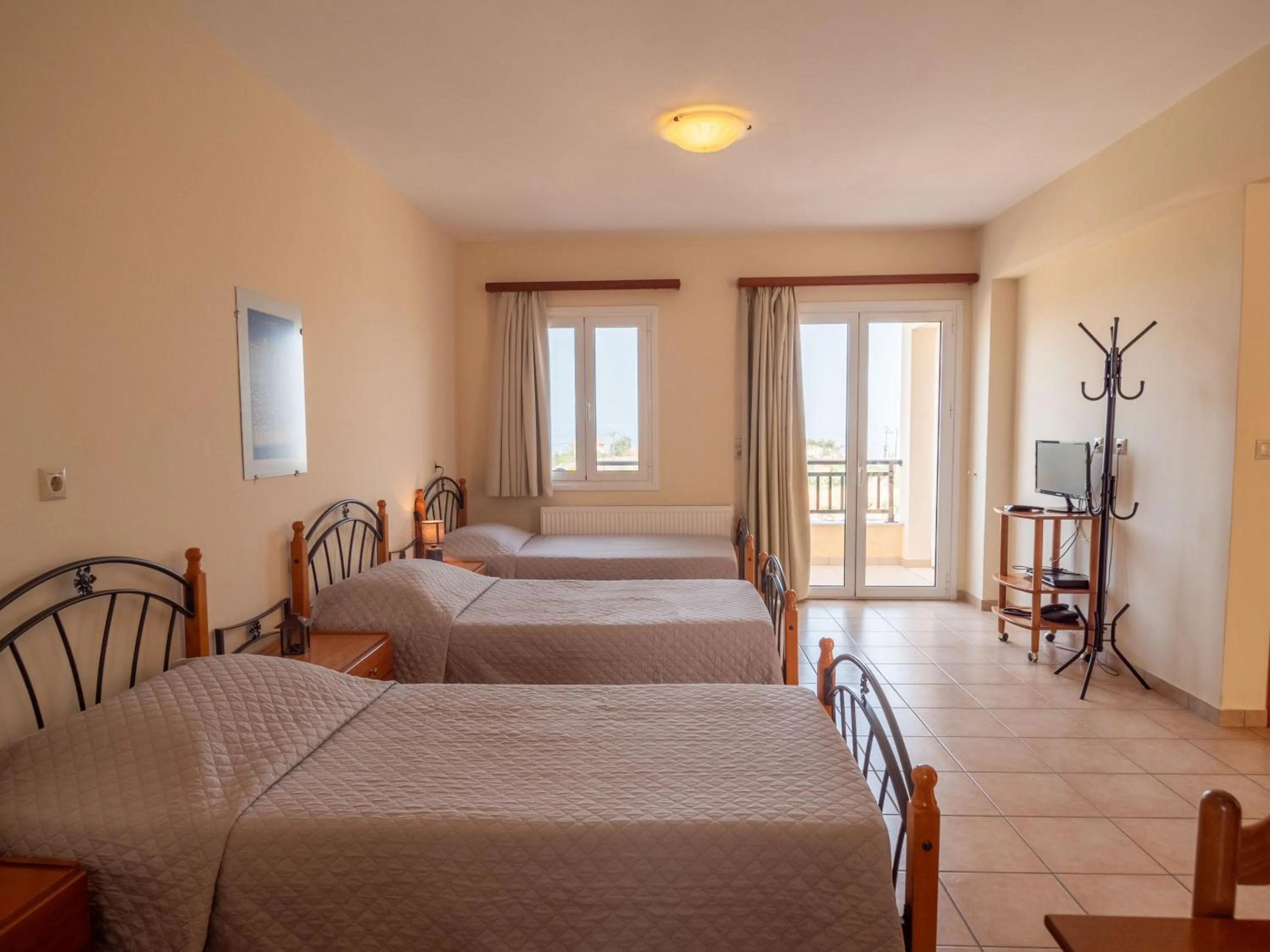 Bed in Apartments Hotel & Studios, Xifoupolis