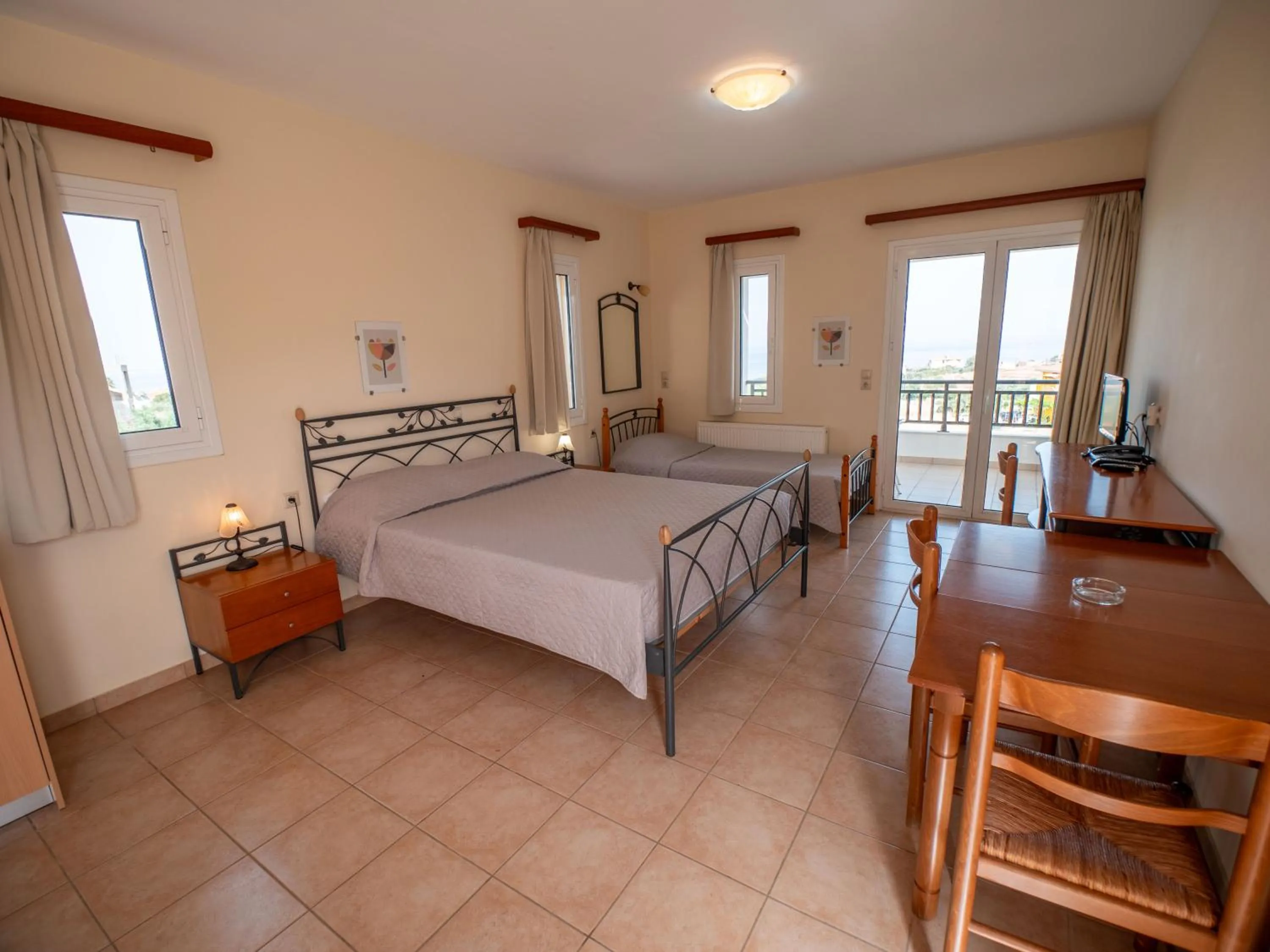 Bed in Apartments Hotel & Studios, Xifoupolis