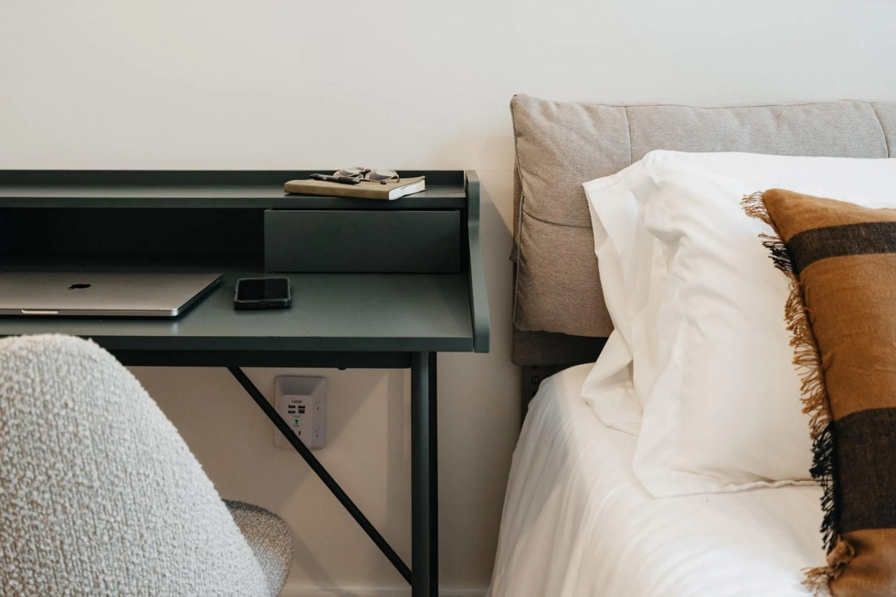 Seating area, Bed in Outsite Chelsea