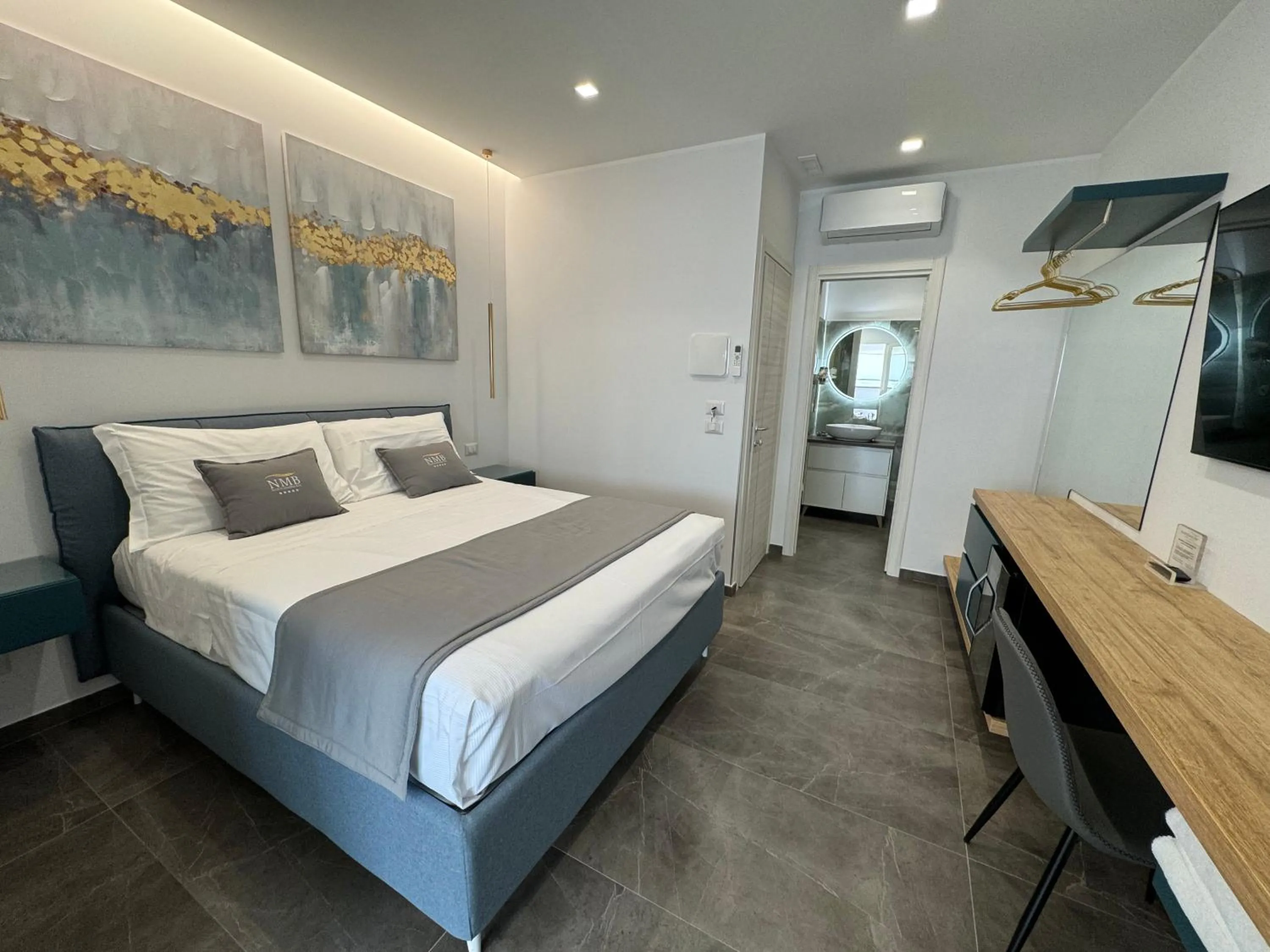 Bed in Naxos Marina Bay