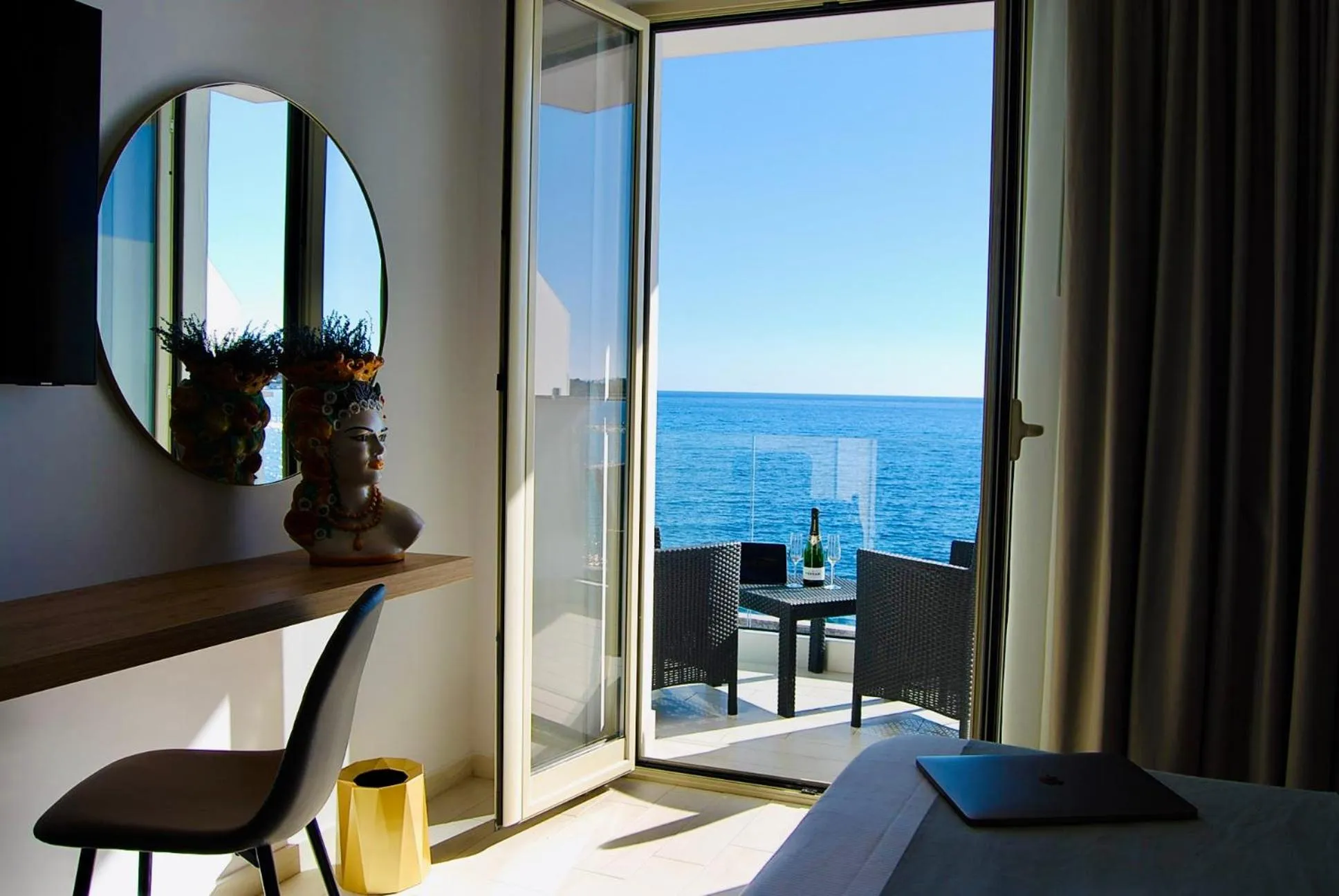 Bed in Naxos Marina Bay