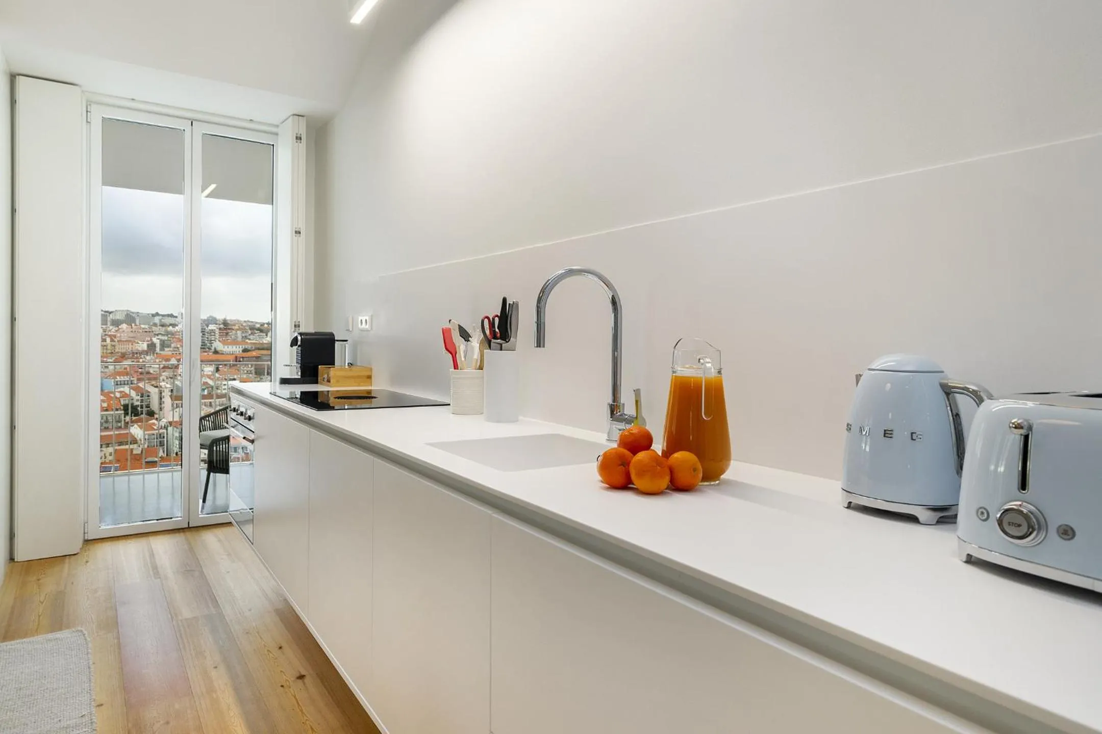 WHome City View Penthouse Luxurious Living in Lisbon with AC & Elevator
