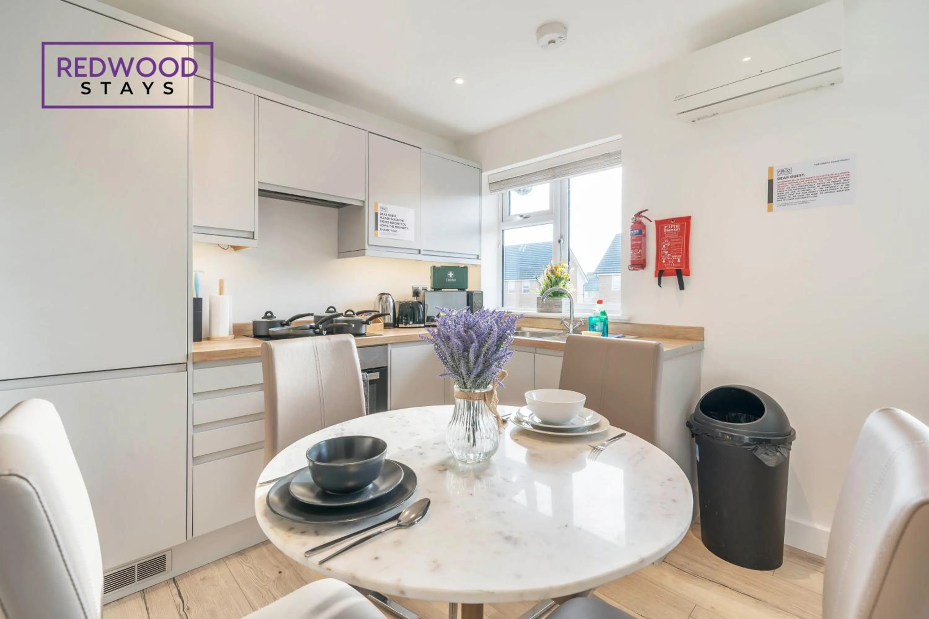 Kitchen or kitchenette in Modern Serviced Apartments For Contractors & Families with Free Parking, WiFi & Netflix By Redwood Stays