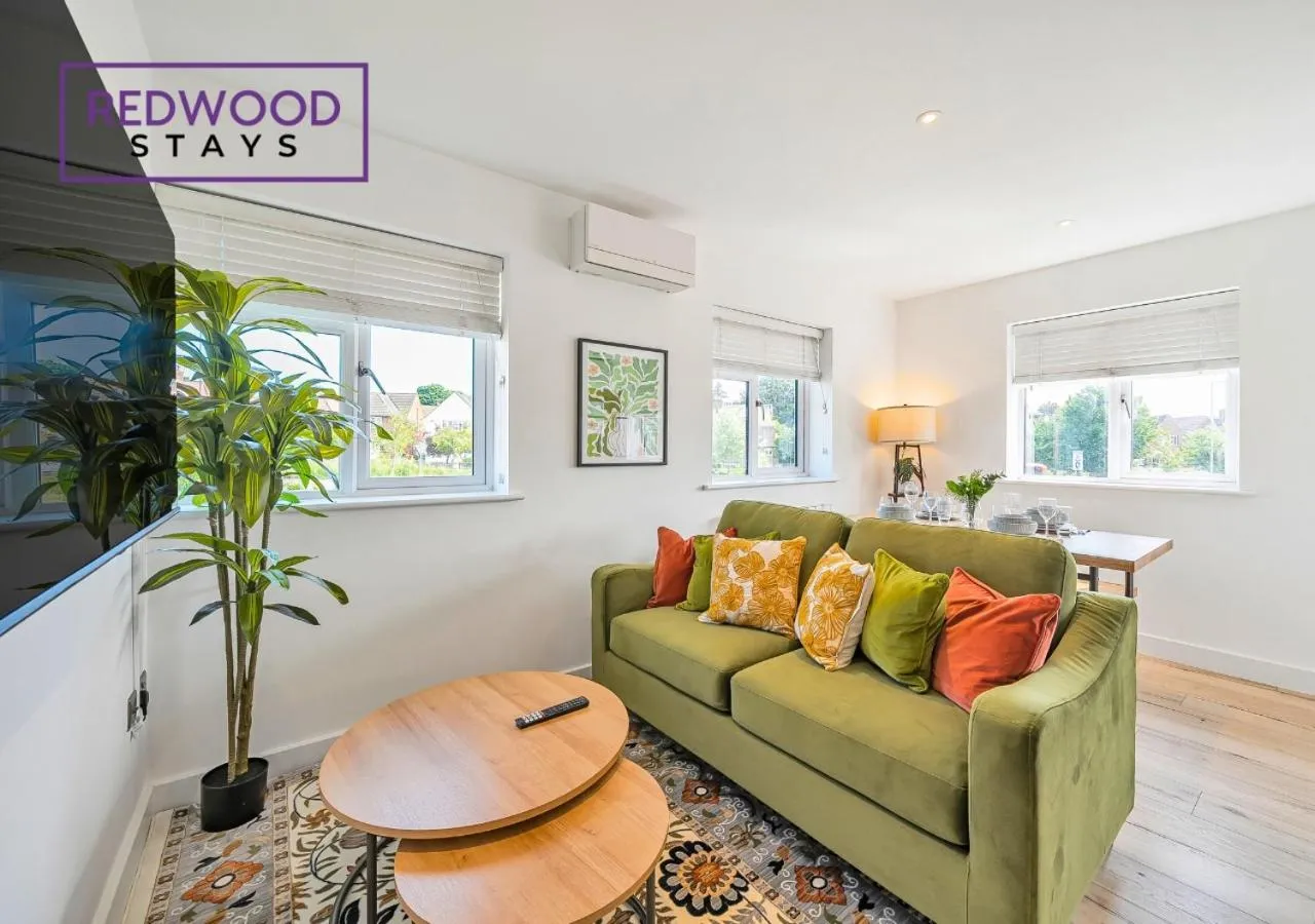 Living room in Modern Serviced Apartments For Contractors & Families with Free Parking, WiFi & Netflix By Redwood Stays