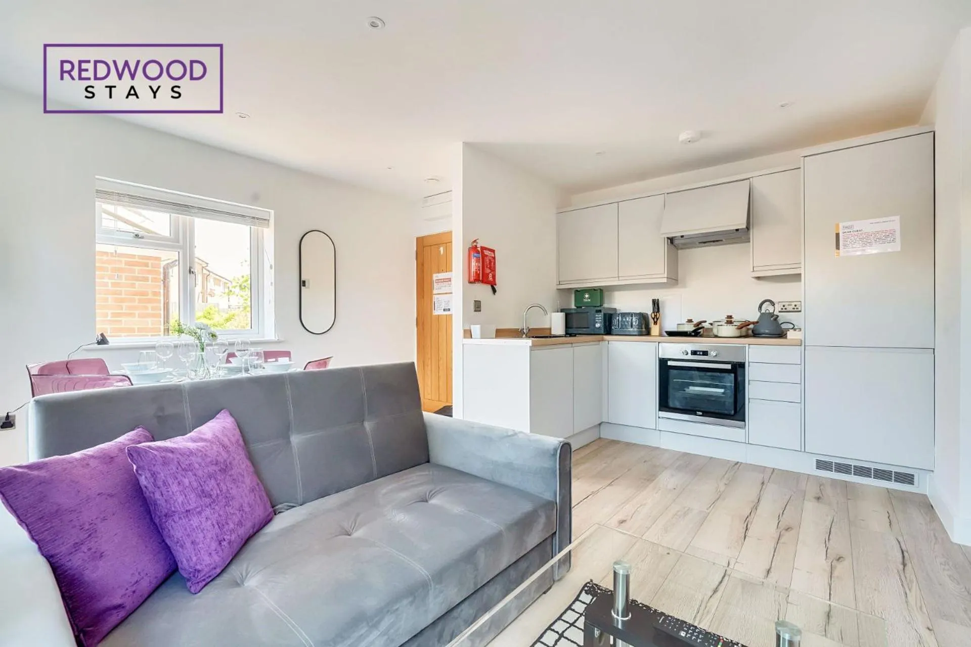 Kitchen or kitchenette in Modern Serviced Apartments For Contractors & Families with Free Parking, WiFi & Netflix By Redwood Stays