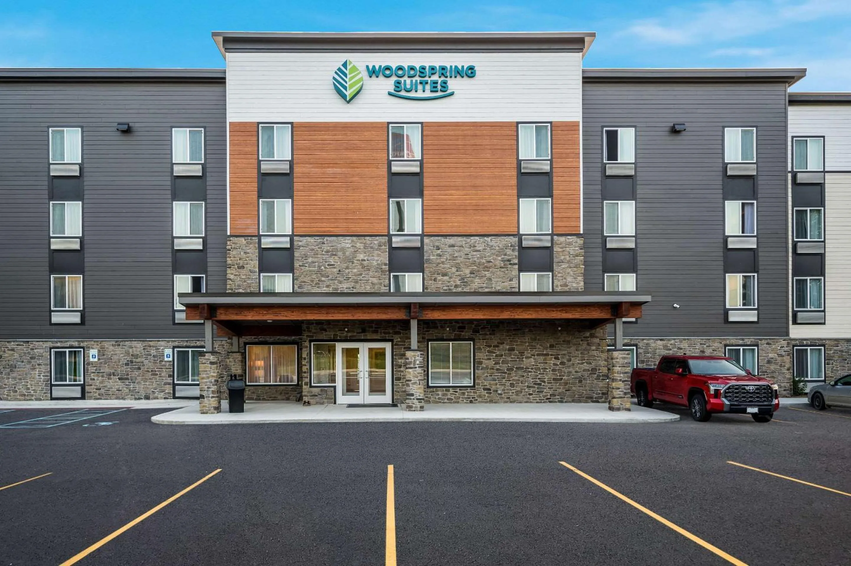 Property building in WoodSpring Suites Wixom - Novi