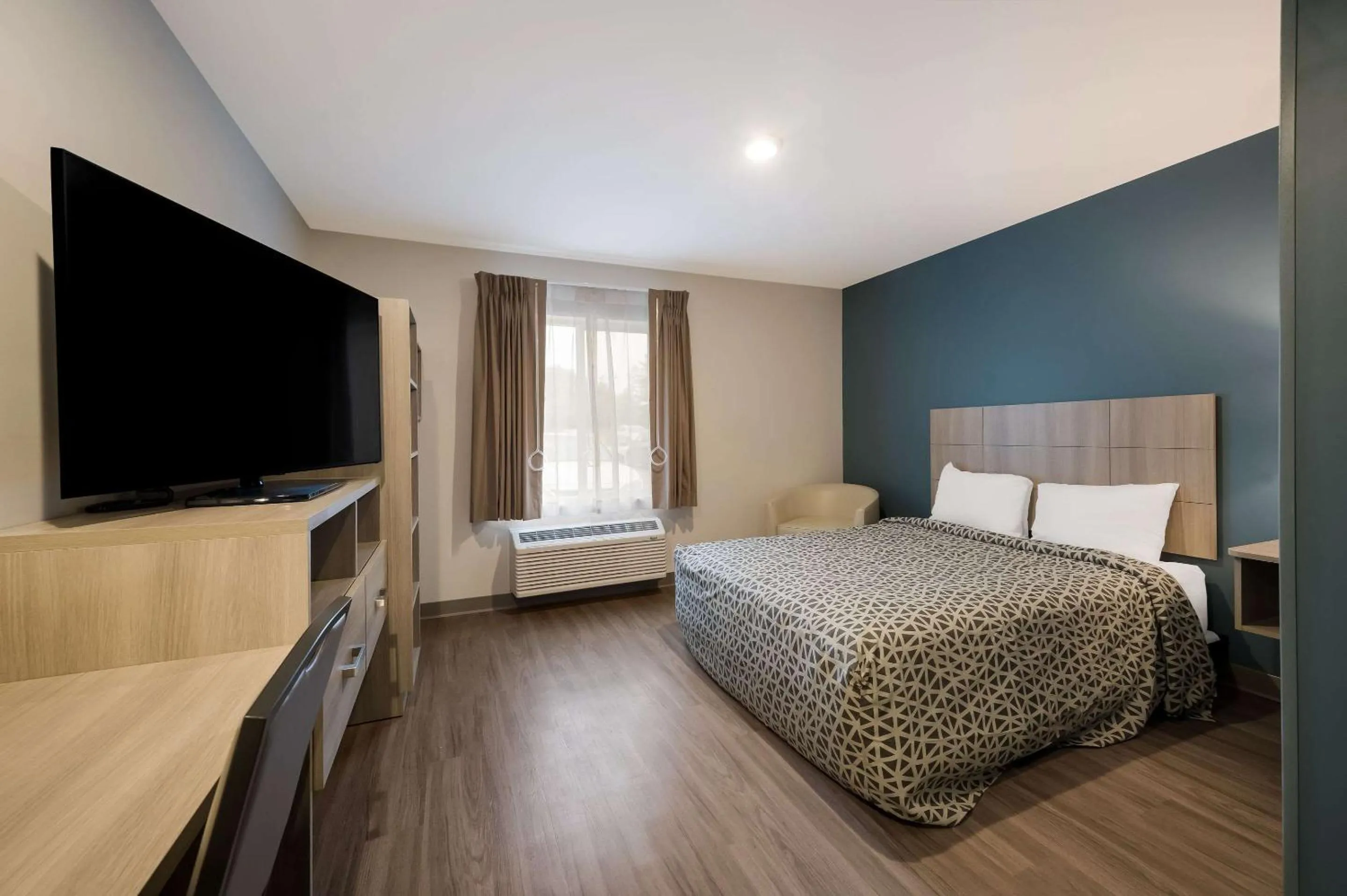 Bedroom, Bed in WoodSpring Suites Wixom - Novi