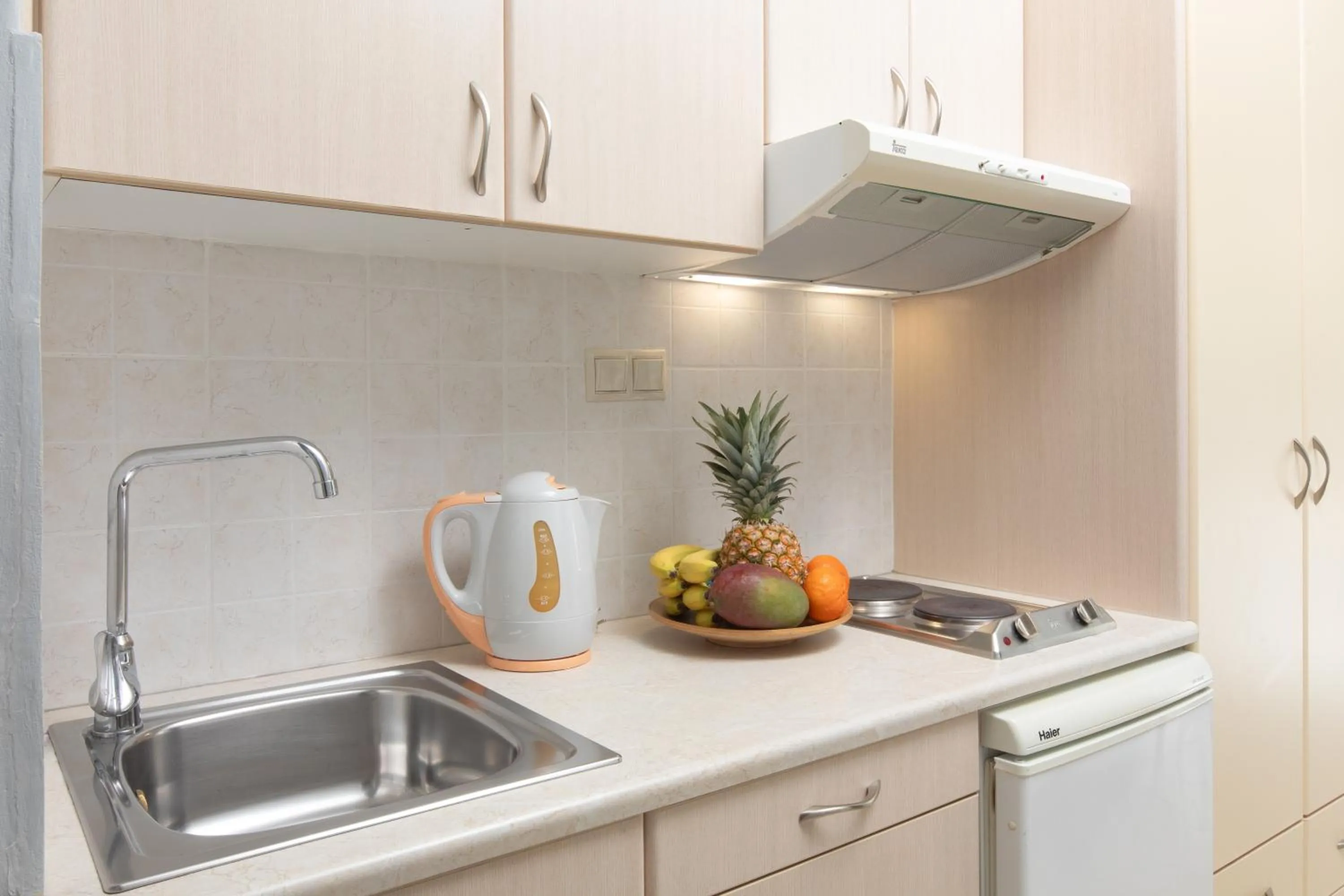 Kitchen or kitchenette in Bella Vista Beach Hotel